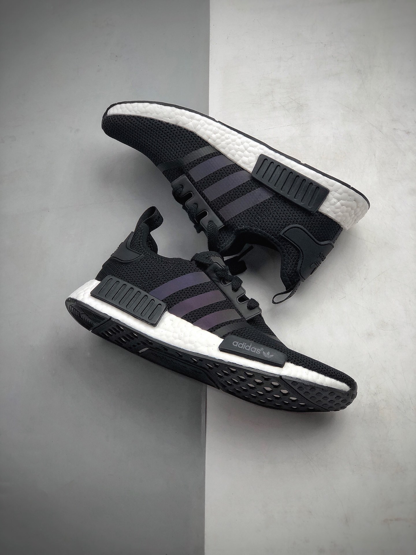 200 Adidas 阿迪达斯 NMD Boost 爆米花超弹中底 针织网面休闲跑步鞋  货号：FV8152