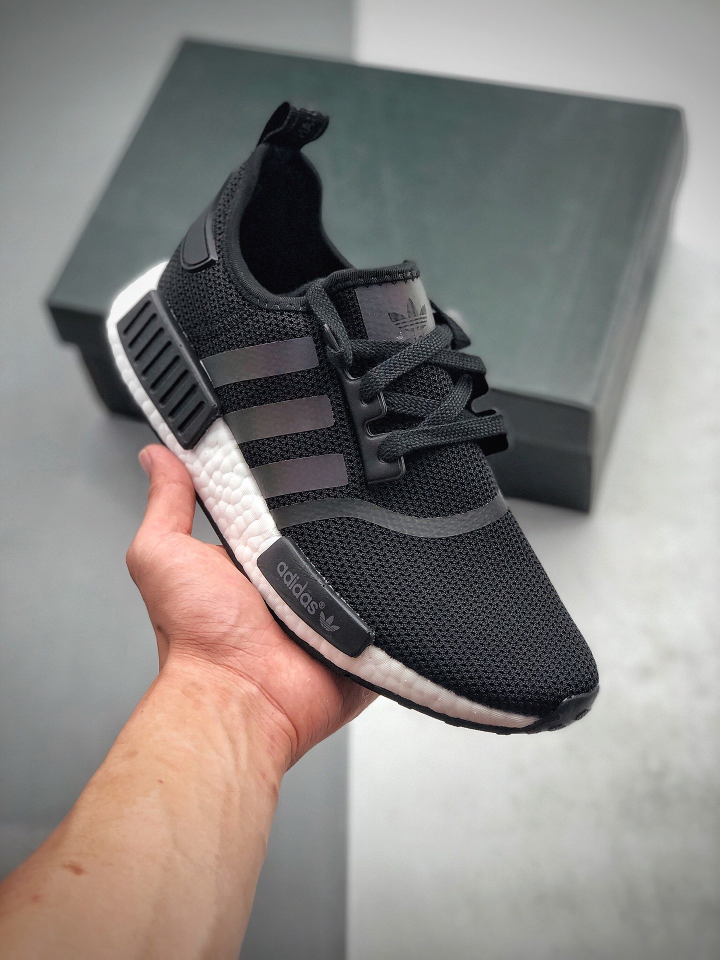 200 Adidas 阿迪达斯 NMD Boost 爆米花超弹中底 针织网面休闲跑步鞋  货号：FV8152