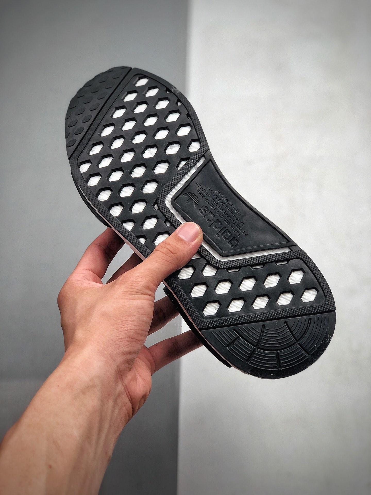 200 Adidas 阿迪达斯 NMD Boost 爆米花超弹中底 针织网面休闲跑步鞋  货号：FV8152
