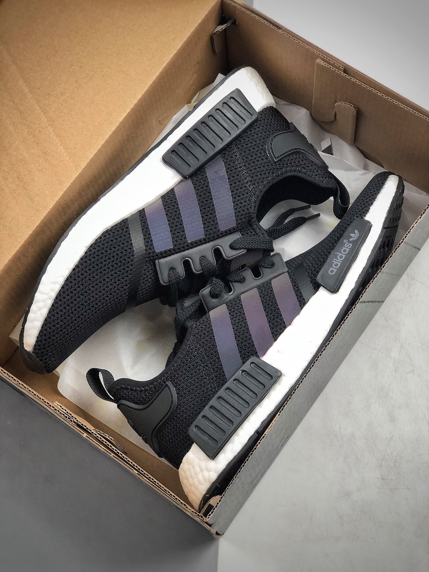 200 Adidas 阿迪达斯 NMD Boost 爆米花超弹中底 针织网面休闲跑步鞋  货号：FV8152