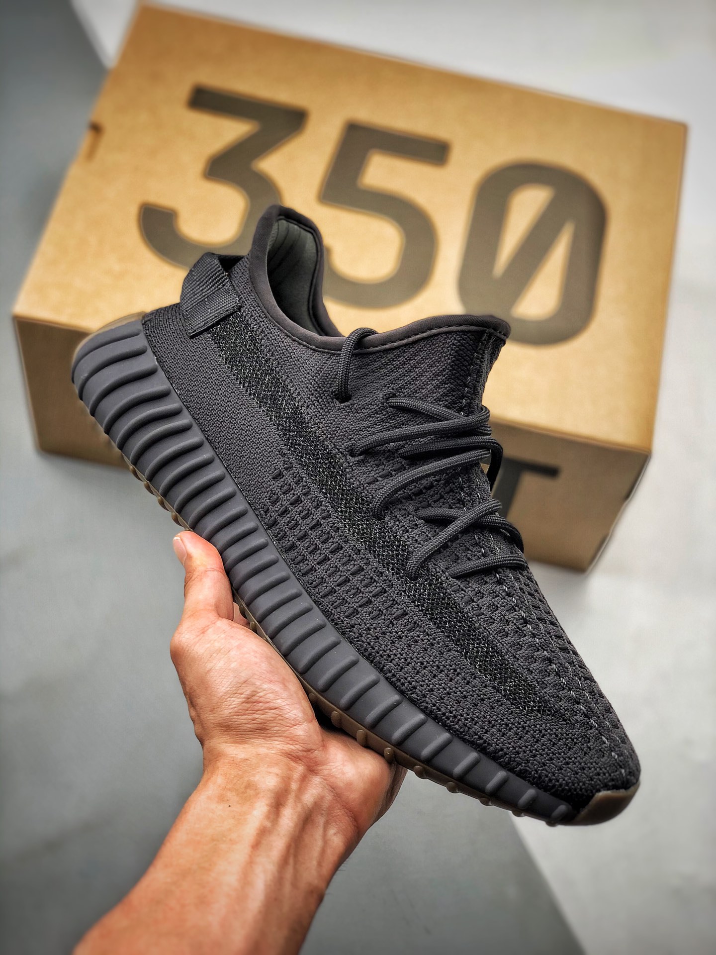 Admite pago contra reembolso. Adidas Yeezy 350 Boost V2 "Cinder Reflective" Negro con suela de goma. Lateral transparen…