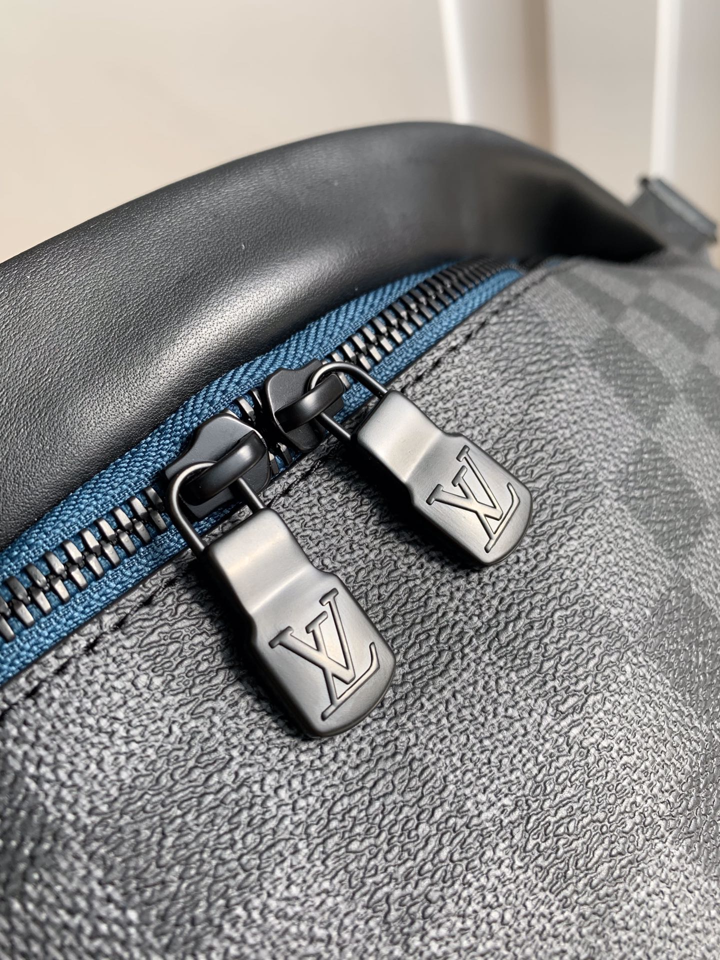 Louis Vuitton LV BUMBAG 腰包 M40187黑格