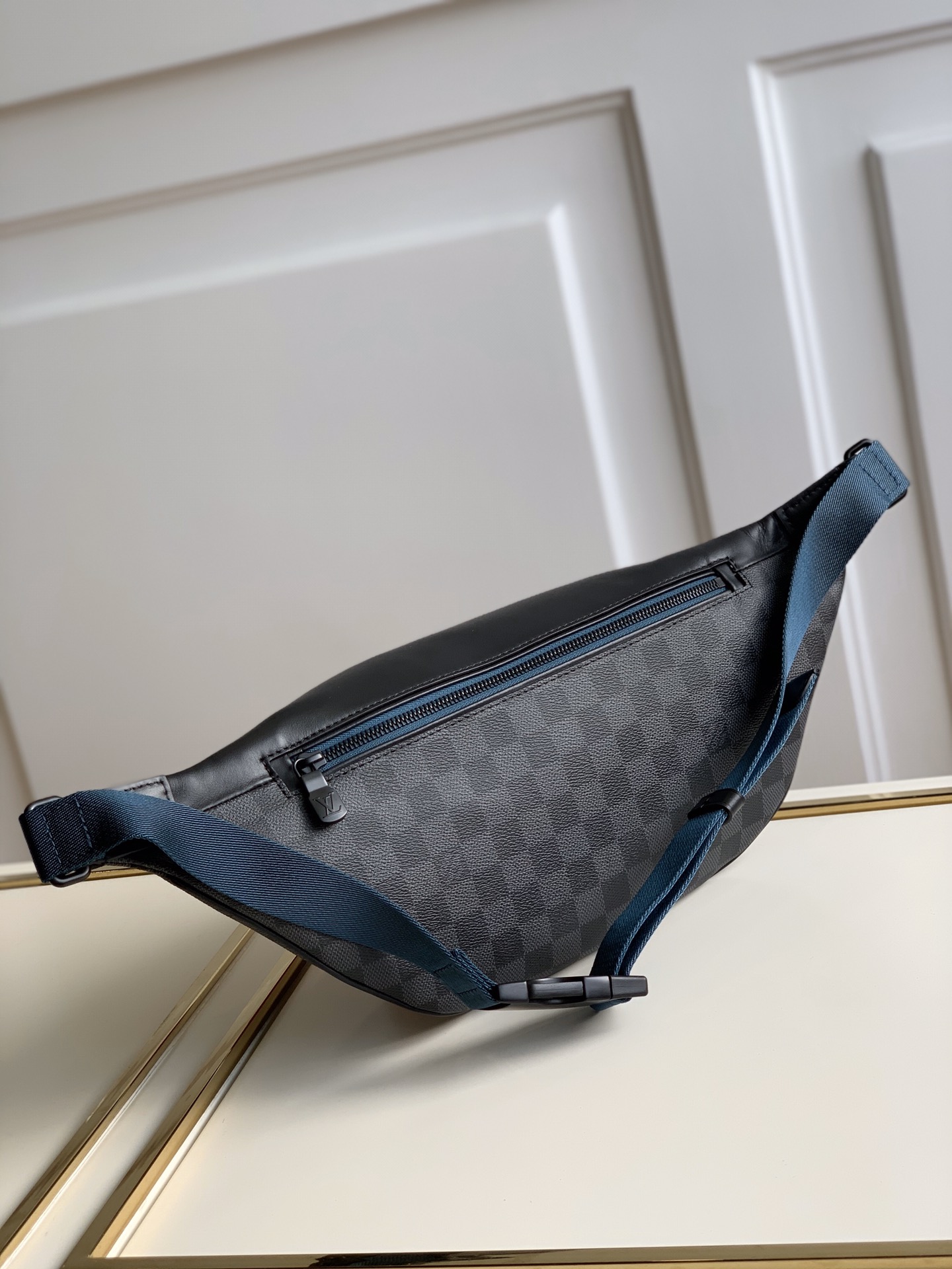 Louis Vuitton LV BUMBAG 腰包 M40187黑格