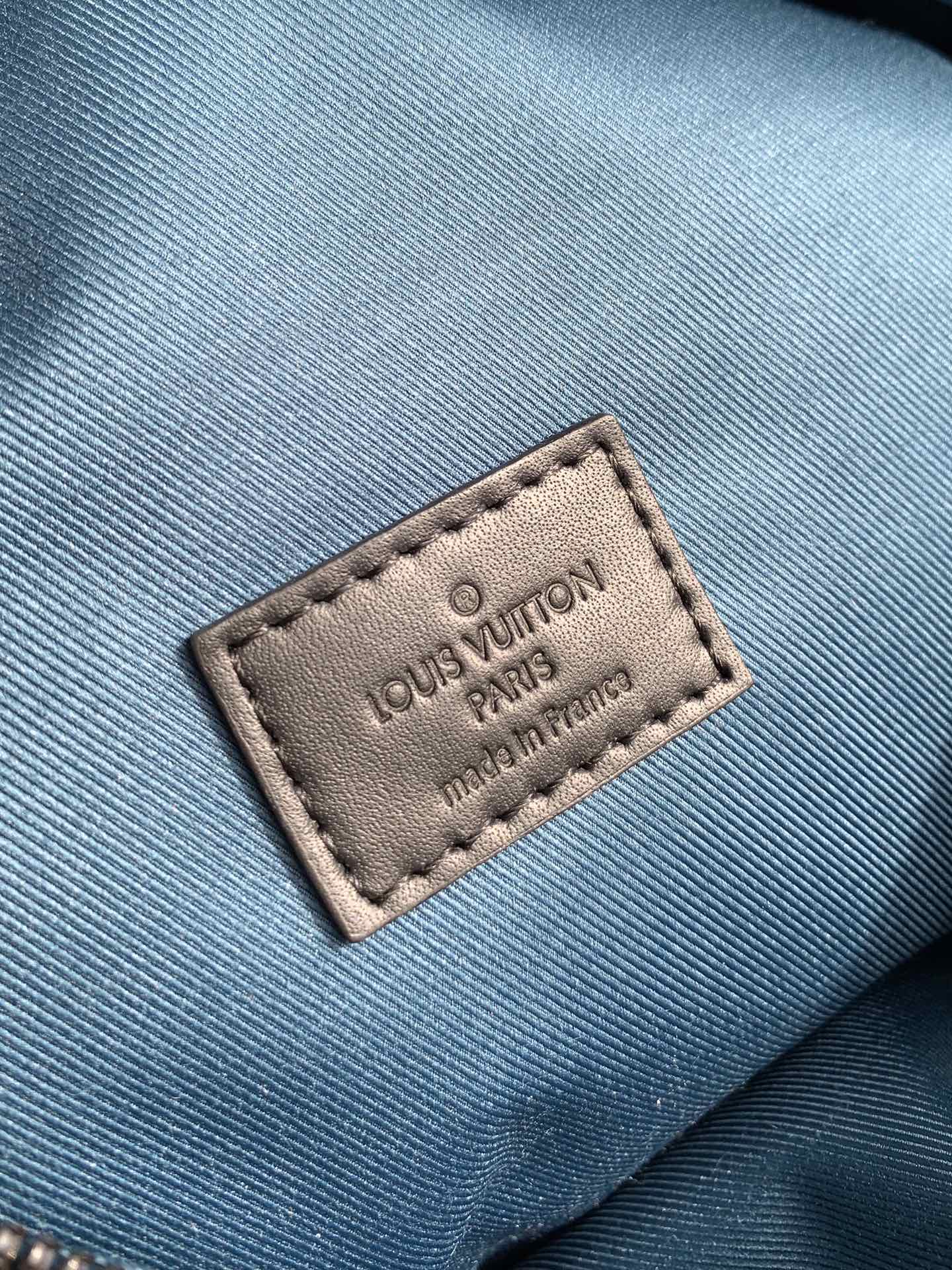 Louis Vuitton LV BUMBAG 腰包 M40187黑格