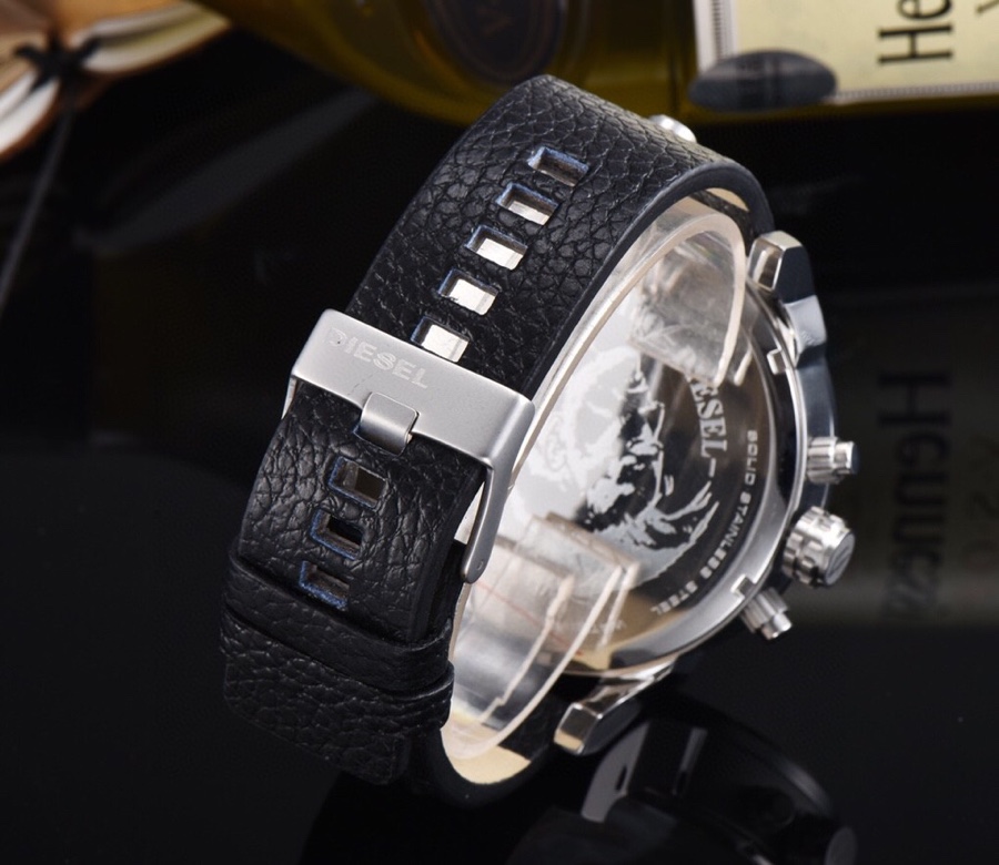 “DIESEL Watch Features: Quakers Queue Style, 57mm x 13mm Size, Swiss Stone Core.” - 图片 6
