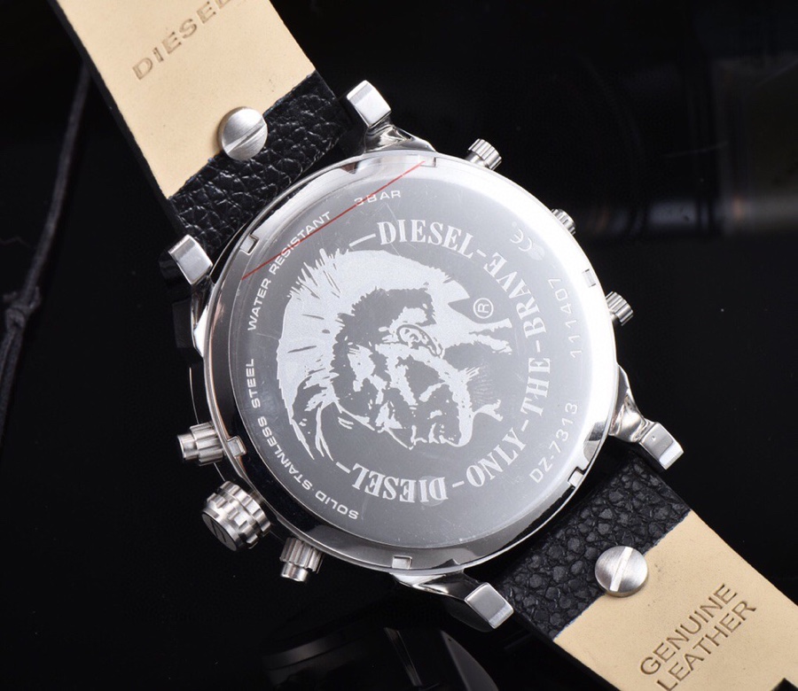 “DIESEL Watch Features: Quakers Queue Style, 57mm x 13mm Size, Swiss Stone Core.” - 图片 7