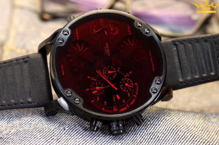 “DIESEL Watch Features: Quakers Queue Style, 57mm x 13mm Size, Swiss Stone Core.” - 图片 9