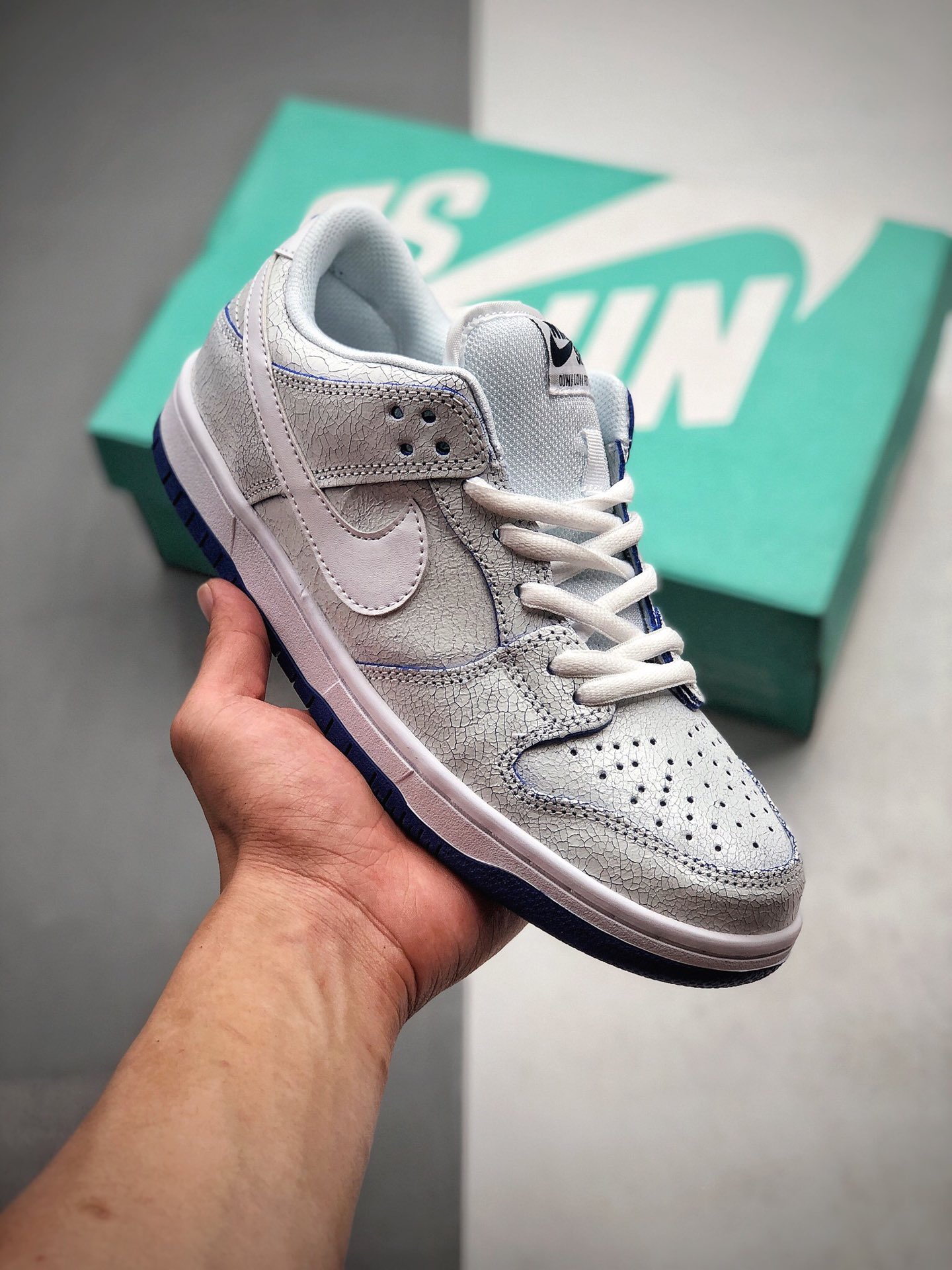 150 NIKE SB DUNK LOW PRO PREMIUM 青花瓷 以前”DUNK”只是一双普通的篮球鞋 货号:CJ6884-100