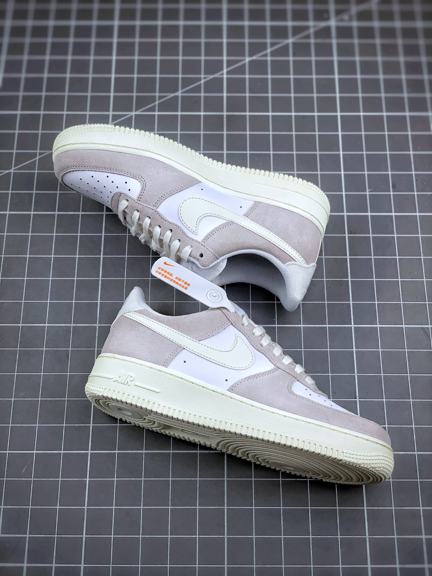 210 Air Force 1 in ‘Platinum Tint’  Coming Soon 白灰空军一号