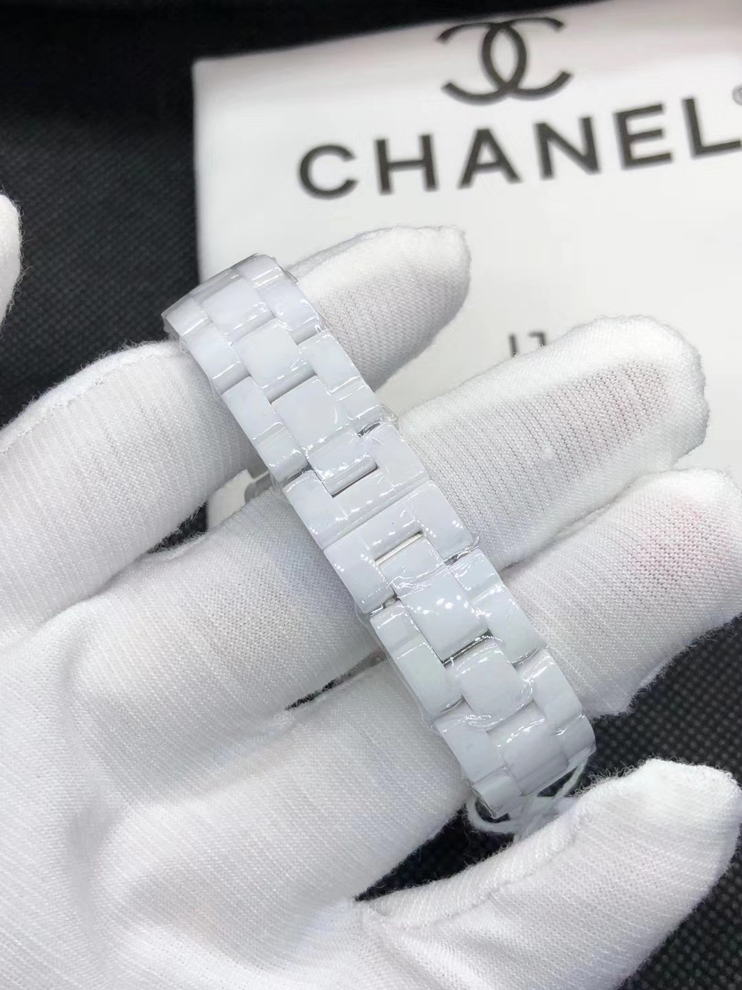 Chanel 香奈儿J2陶瓷女表，全白不会脏，非常耐用耐看