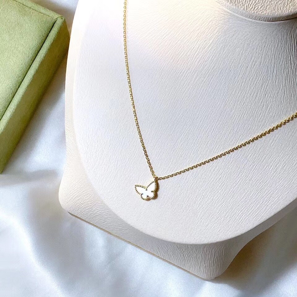 NO:360322,Van Clerk Arpels White Shell Mini Butterfly Bracelet | Necklace 925 silver plated 18K gold, the style is very positive, the bead edges are round and full, the characters are clear and complete, and the beautiful little butterfly is inlaid with deep-sea white shells, the same stone as the counter, and the fantasy color is from the inside out, especially bright!  The glittering fritillaria is gentle and noble, with its own fairy spirit, and is so beautiful!  ,Vac necklace,van clef,necklace,bracelet19860909梵克雅宝白贝mini蝴蝶手链｜项链 925银镀18K金,版型非常正,珠边浑圆饱满,字印清晰齐全,美美的小蝴蝶由深海白贝镶嵌,跟专柜一样石材,幻彩由内而外,特别亮！闪闪发光的贝母温柔贵气,自带仙气,美得不行！,Vac项链,van cleef,necklace,bracelet,Jewelry