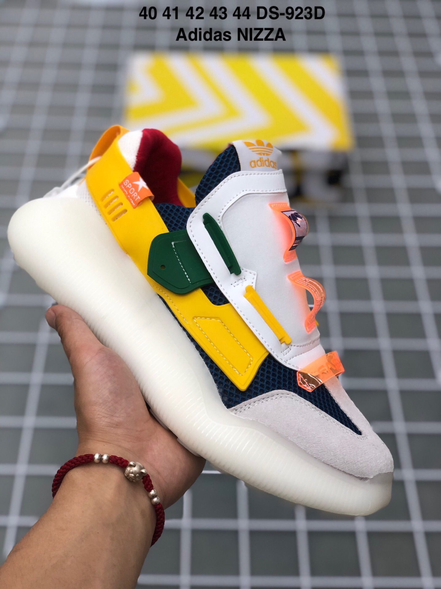 💰170 码数：男鞋40-44码 简介：Adidas Nizza 阿迪达斯三叶草厚底休闲跑步鞋 织物材质机能运动鞋 编码：DS-923D