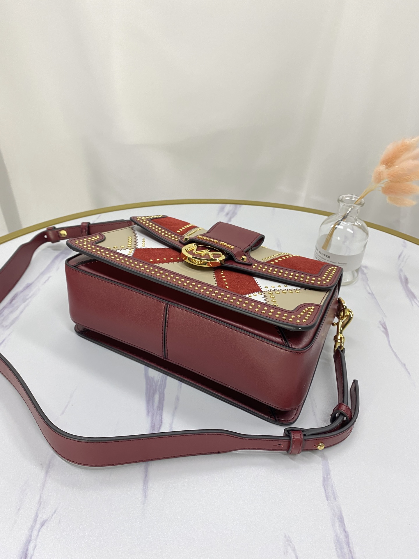 Michael Kors 拼色款酒神磨砂钉钉酒红 MK 拼色拼接款斜挎包