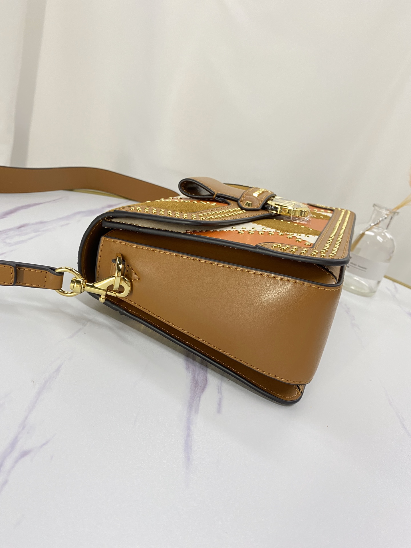 Michael Kors 拼色款酒神磨砂钉钉棕 MK 拼色拼接款斜挎包