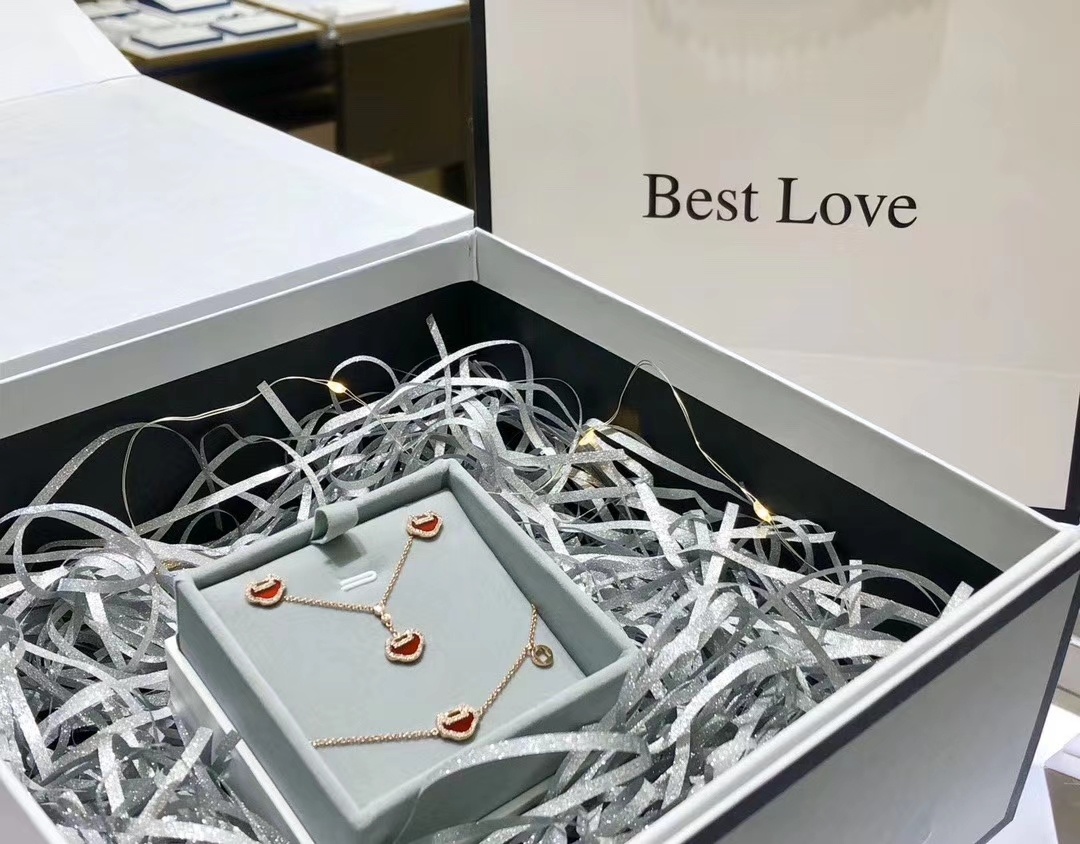 NO:103003,Kirin Ruyi Lock Red Agate Set Sterling Silver Material, Seiko Original One-to-One, Kirin Earrings, qeelin, pure silver19860909麒麟如意锁红玛瑙套装 纯银材质,精工原版一比一,麒麟耳钉,qeelin,pure silver,Jewelry