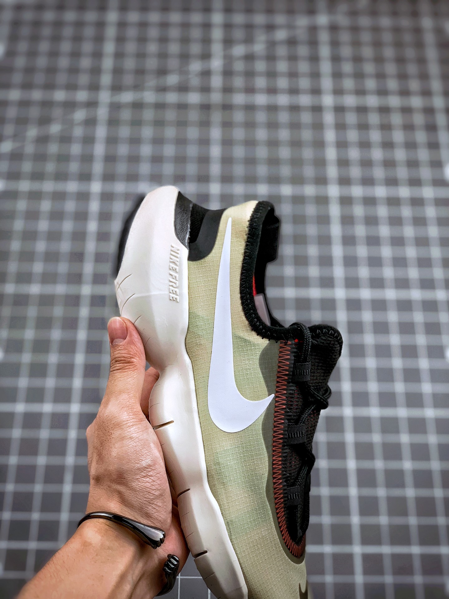 160  NIKE FREE RN 黑白 2020款  赤足轻便跑鞋 黑卡其CI9921-400