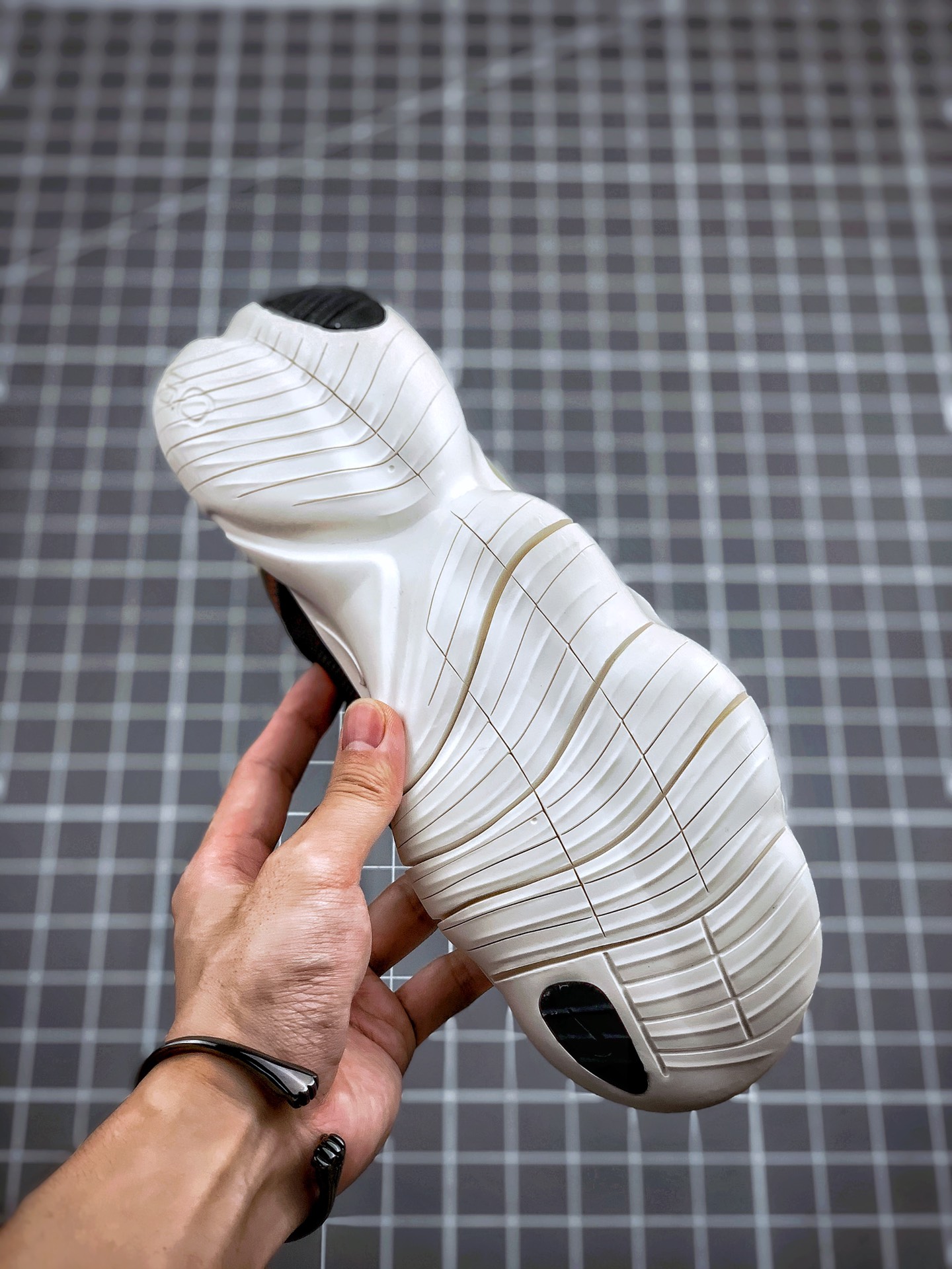 160  NIKE FREE RN 黑白 2020款  赤足轻便跑鞋 黑卡其CI9921-400