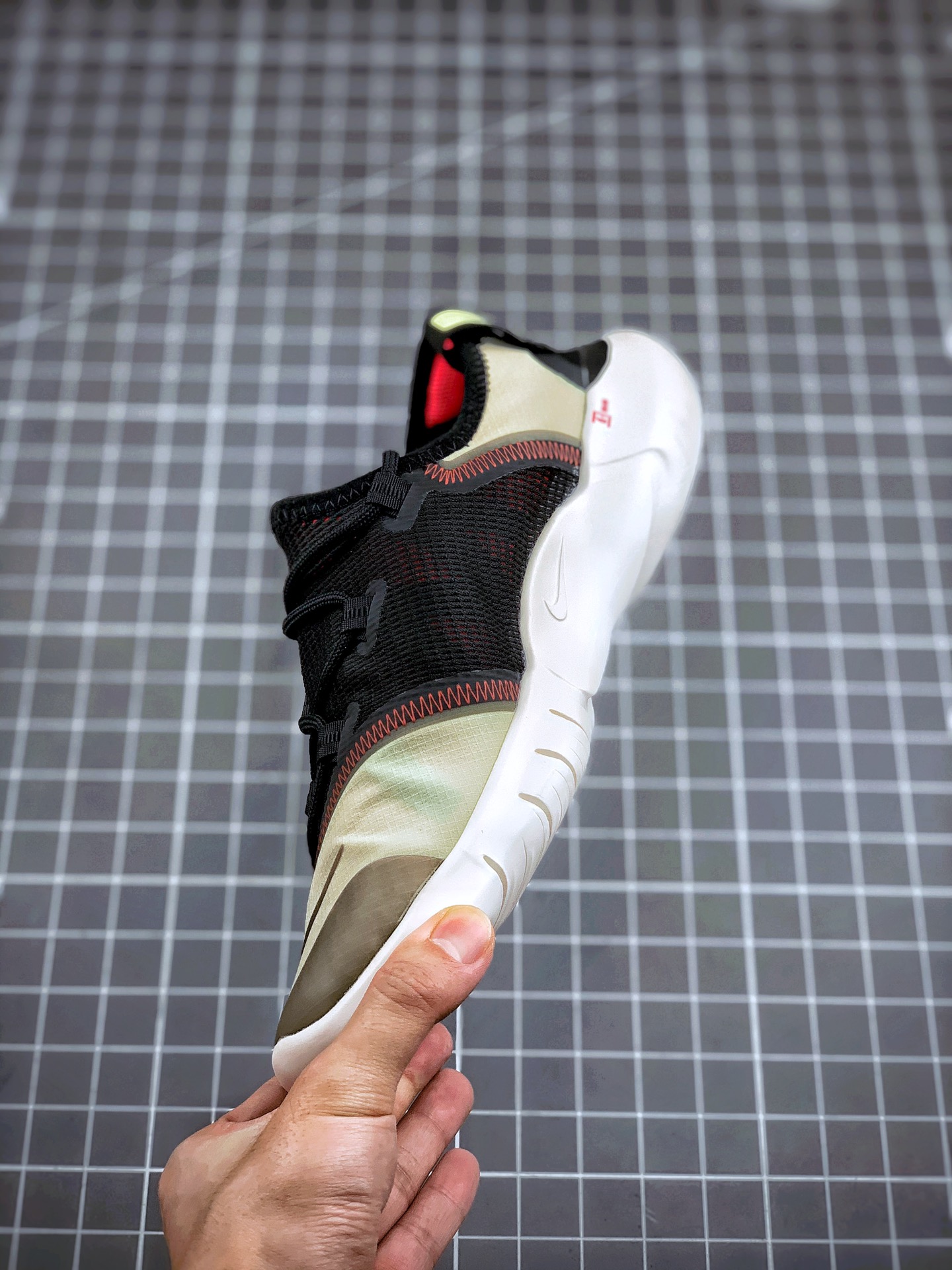 160  NIKE FREE RN 黑白 2020款  赤足轻便跑鞋 黑卡其CI9921-400