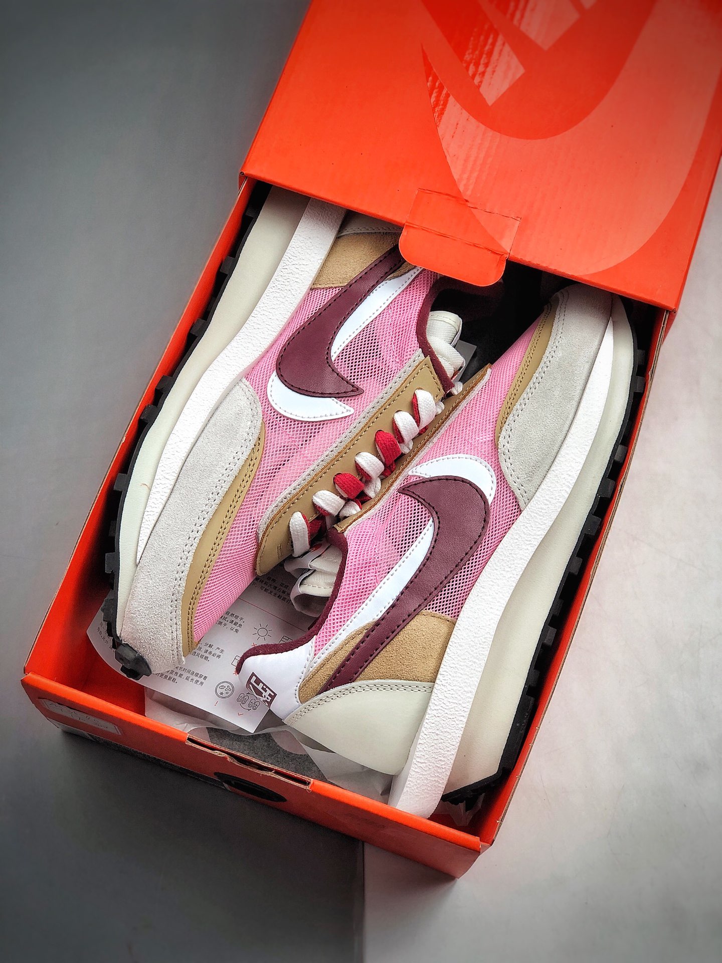 210 日式解构美学SACAI联名 × NIKE LDV Waffle重叠设计前卫华夫变形休闲慢跑鞋货号：BV0073-500