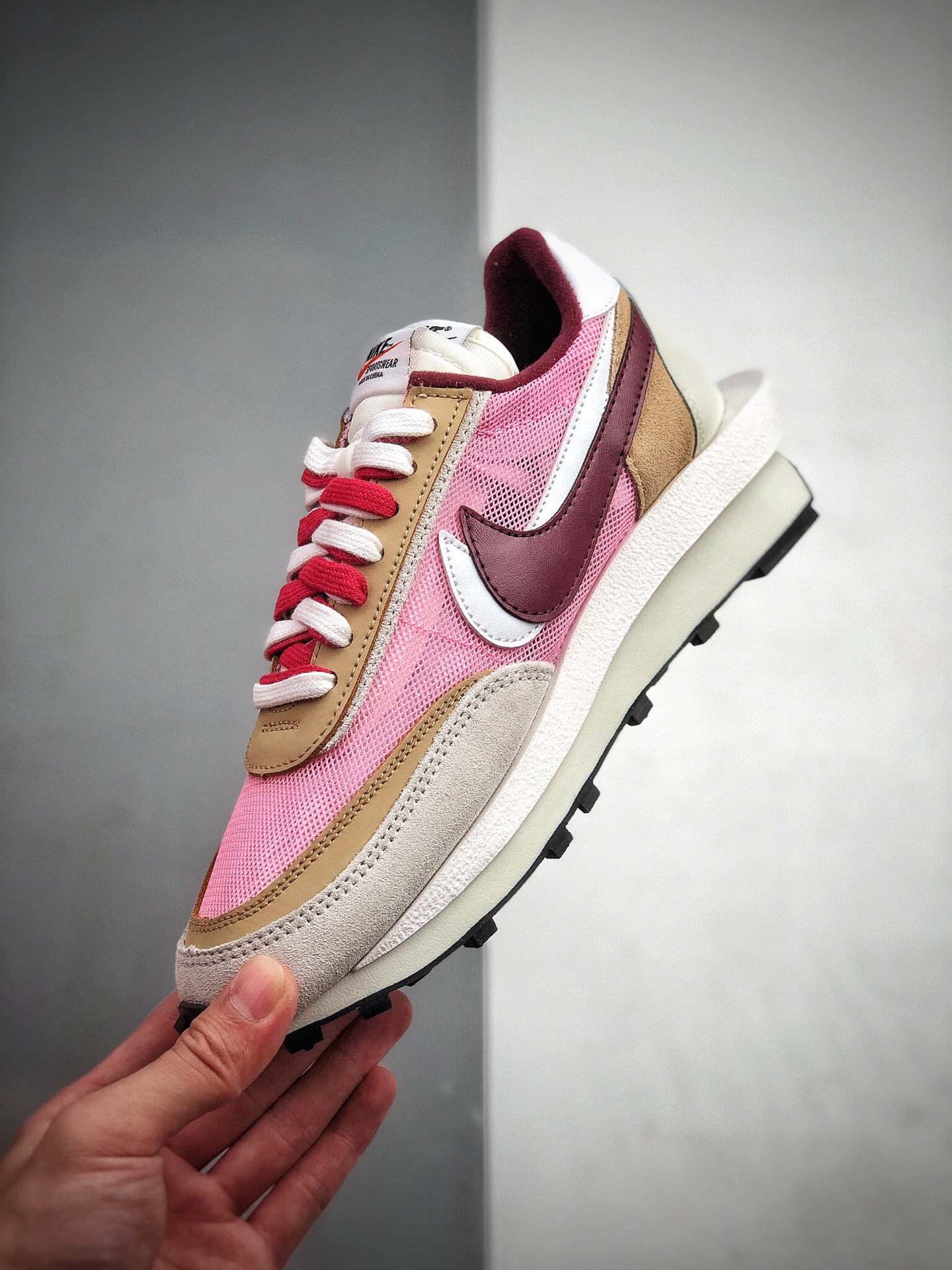 210 日式解构美学SACAI联名 × NIKE LDV Waffle重叠设计前卫华夫变形休闲慢跑鞋货号：BV0073-500