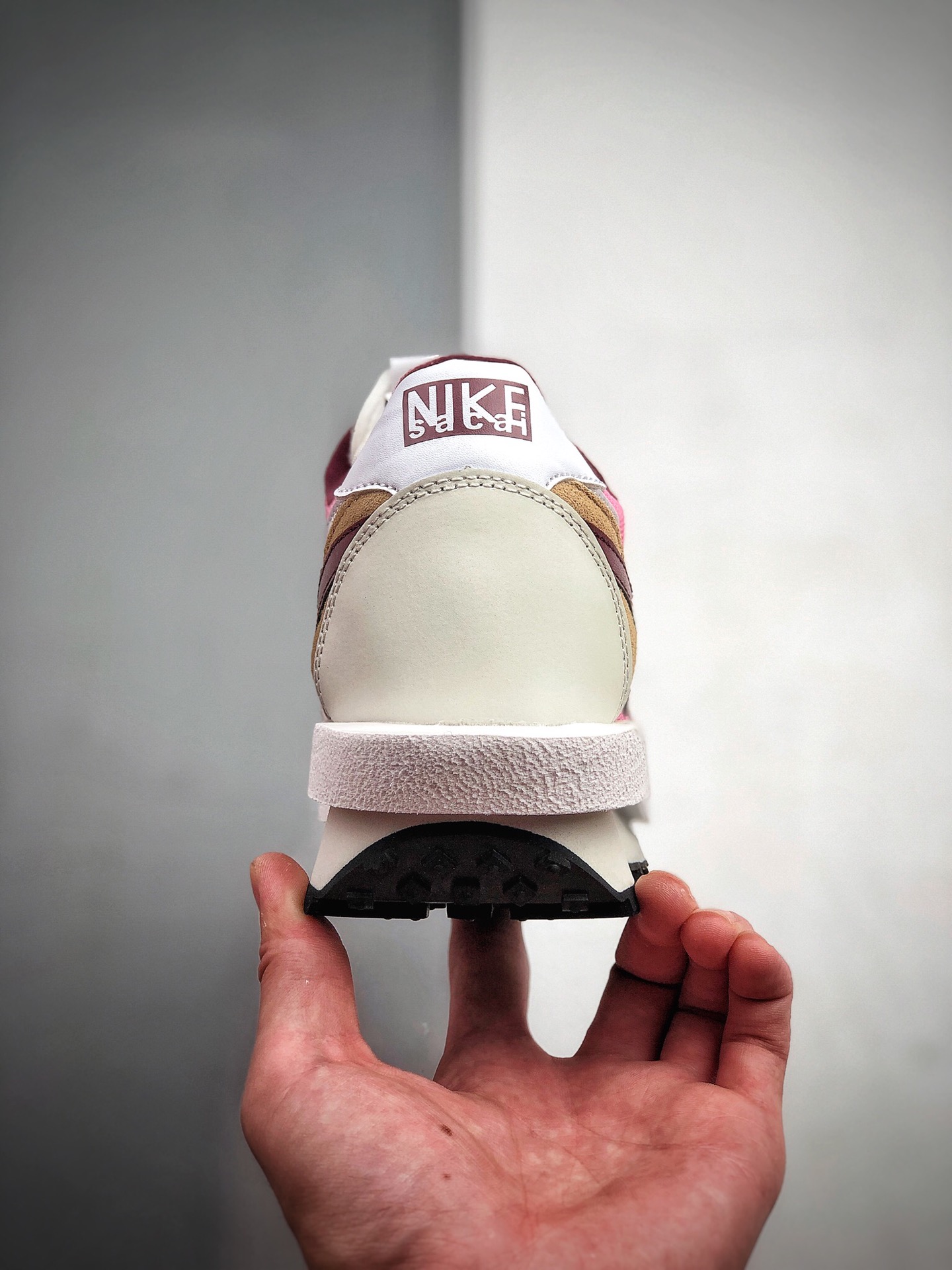 210 日式解构美学SACAI联名 × NIKE LDV Waffle重叠设计前卫华夫变形休闲慢跑鞋货号：BV0073-500