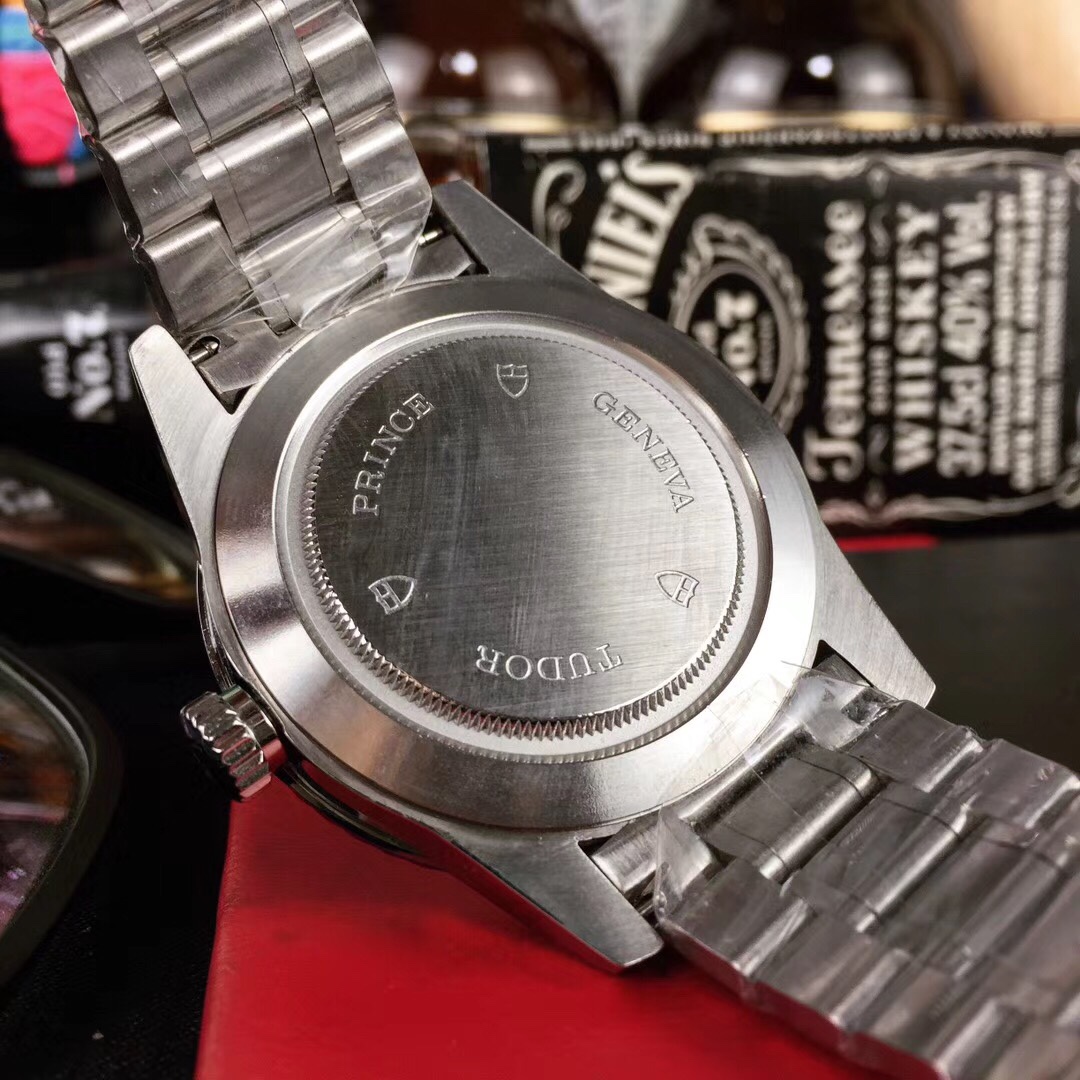 Tudor 系列 尺寸：40mm 三维镀膜玻璃 精钢表带•原装扣 帝陀 全新演绎