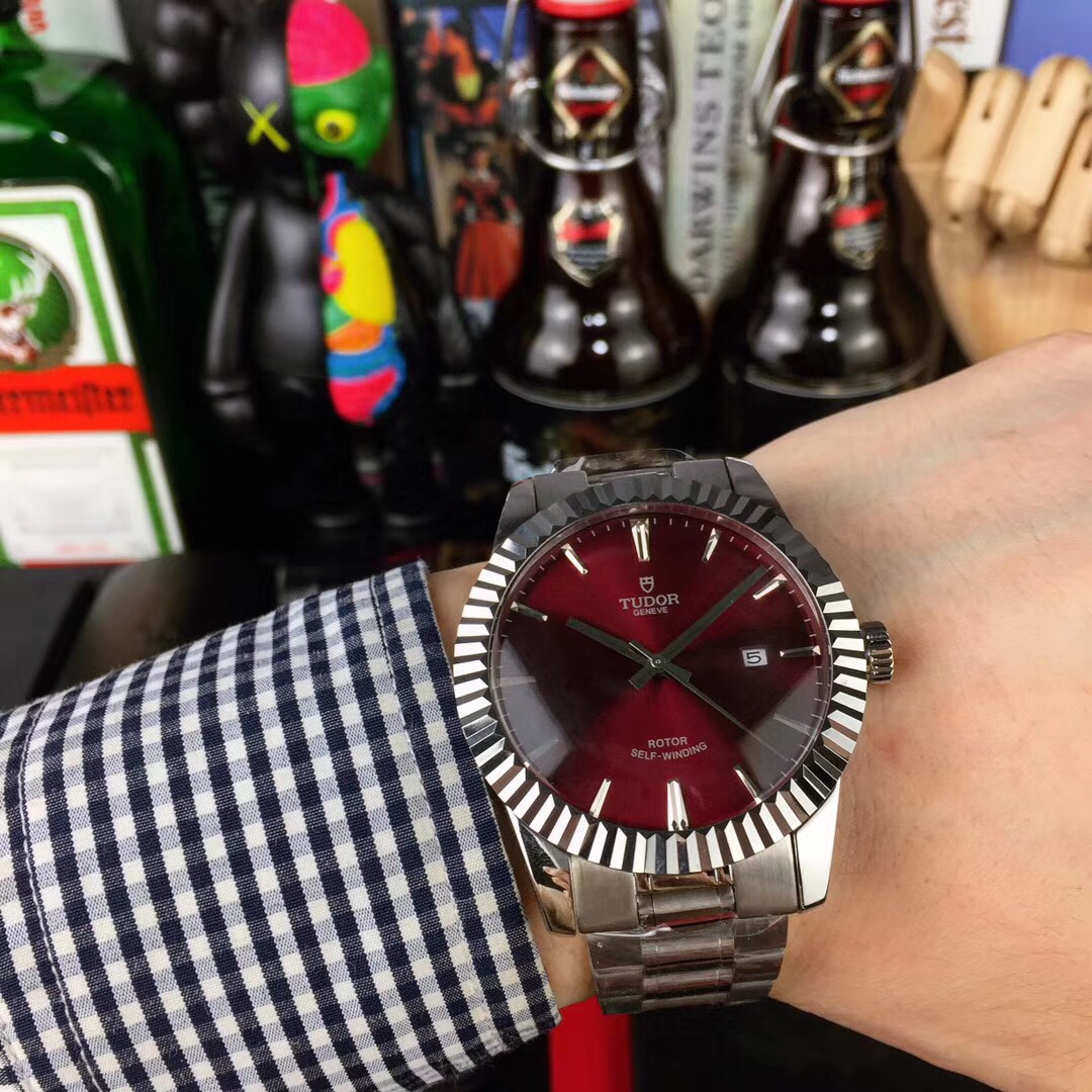 Tudor 系列 尺寸：40mm 三维镀膜玻璃 精钢表带•原装扣 帝陀 全新演绎