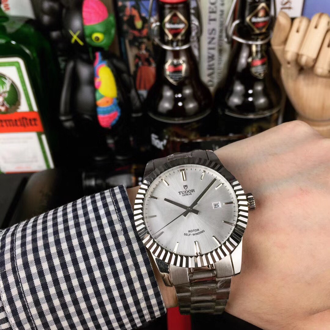 Tudor 系列 尺寸：40mm 三维镀膜玻璃 精钢表带•原装扣 帝陀 全新演绎