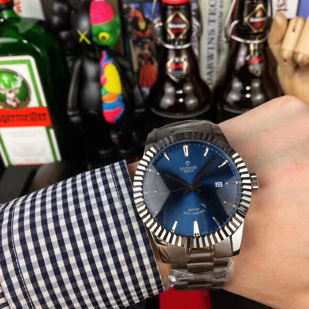 Tudor 系列 尺寸：40mm 三维镀膜玻璃 精钢表带•原装扣 帝陀 全新演绎