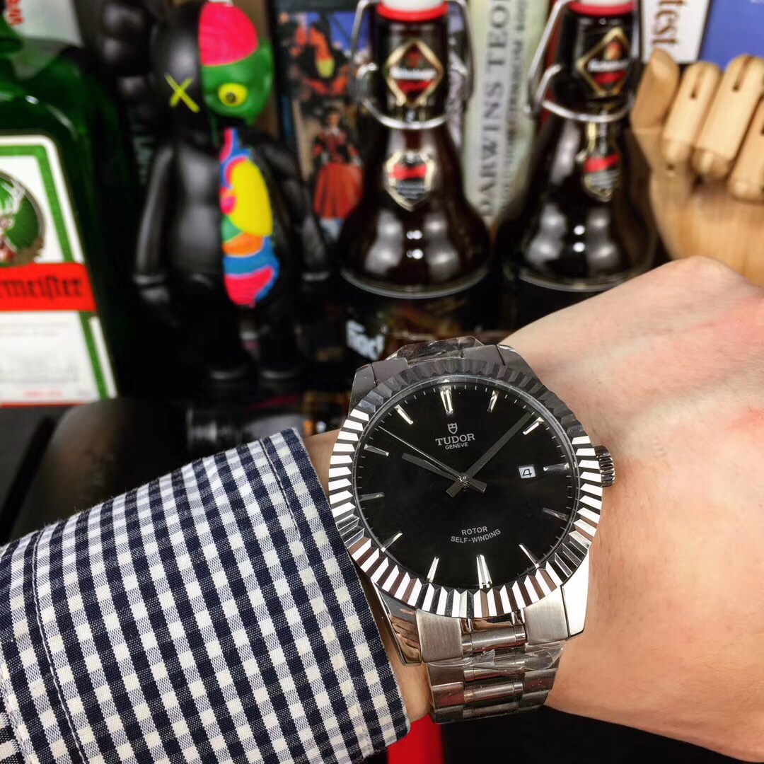 Tudor 系列 尺寸：40mm 三维镀膜玻璃 精钢表带•原装扣 帝陀 全新演绎