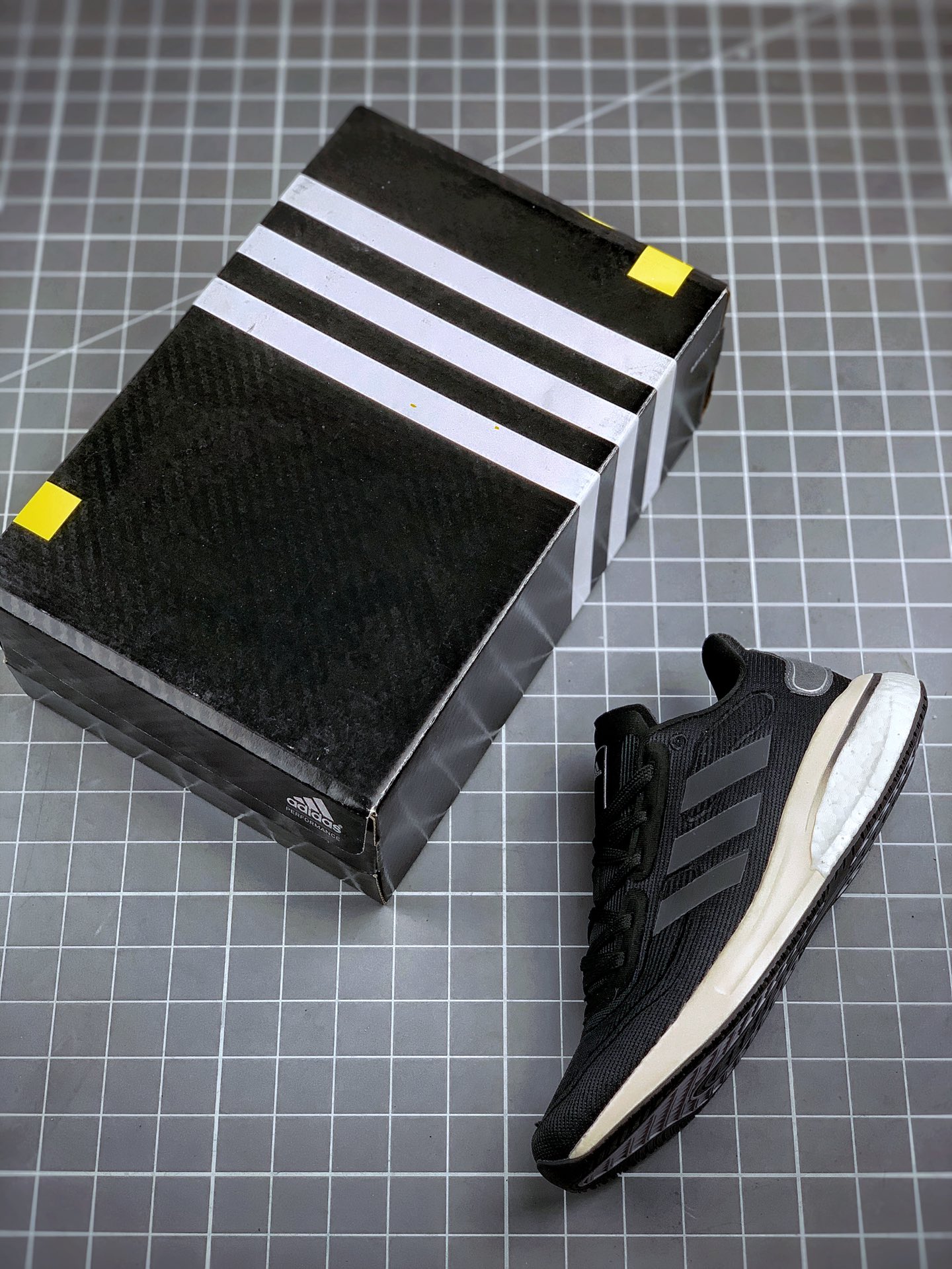 210 Adidas Supernova M 马拉松 赛事专业跑步鞋