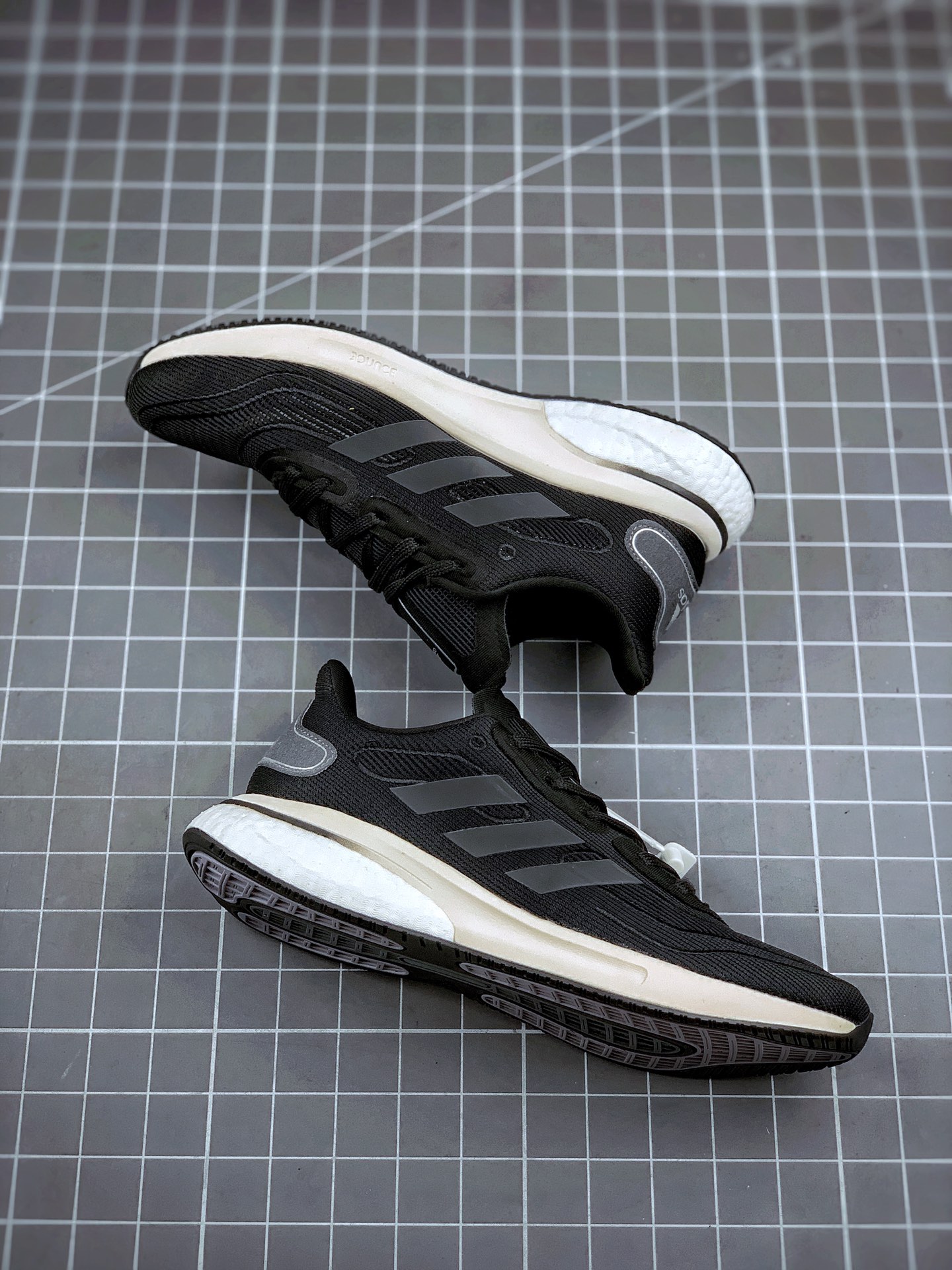 210 Adidas Supernova M 马拉松 赛事专业跑步鞋