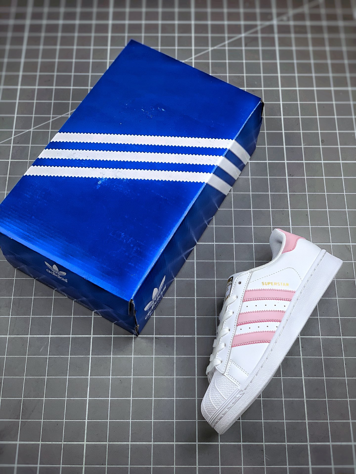 150 Adidas Originals SUPERSTAR W S81019