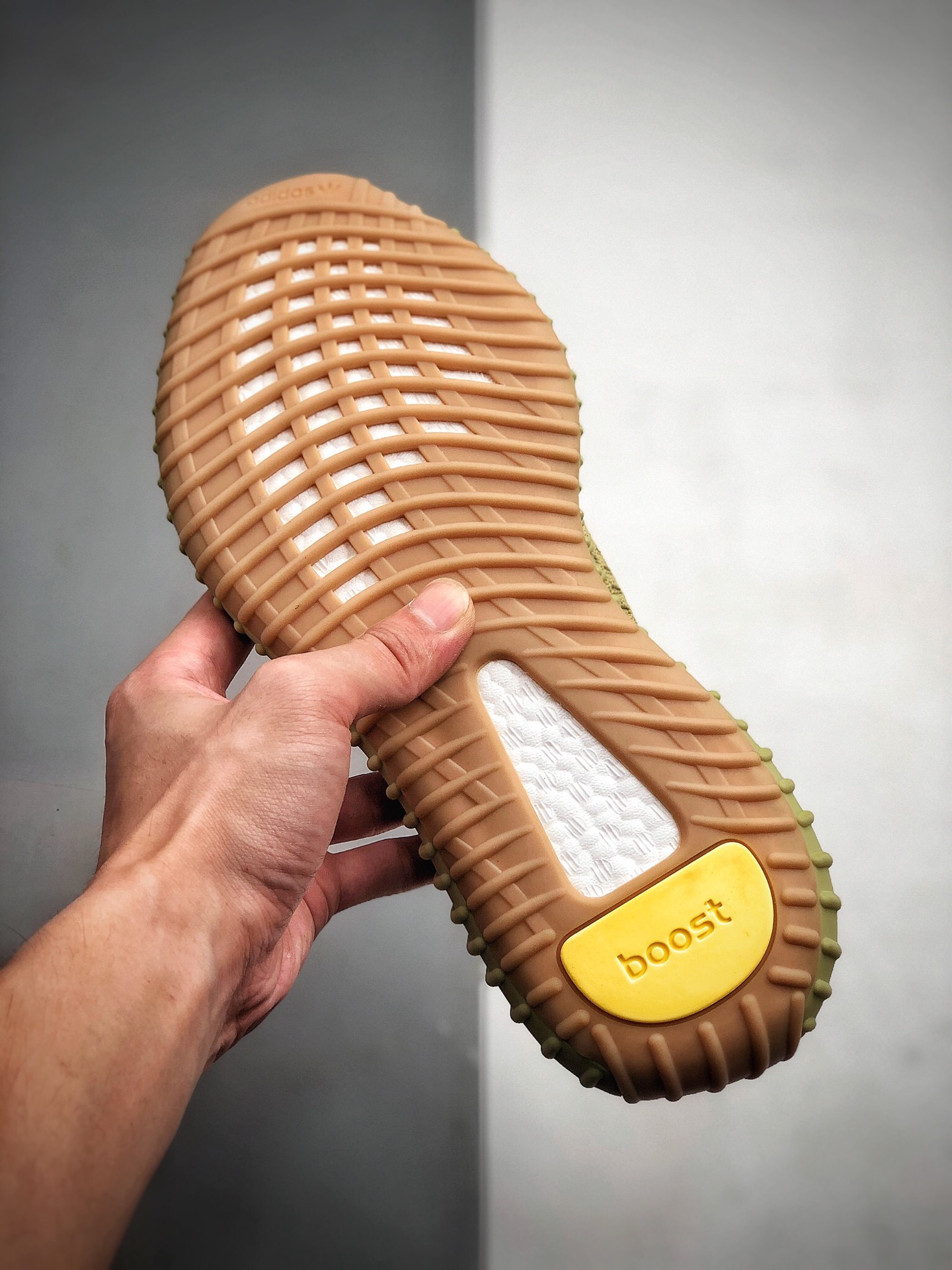 200 公司级真爆 Adidas Yeezy 350 Boost V2 抹茶绿 硫磺 FY5346