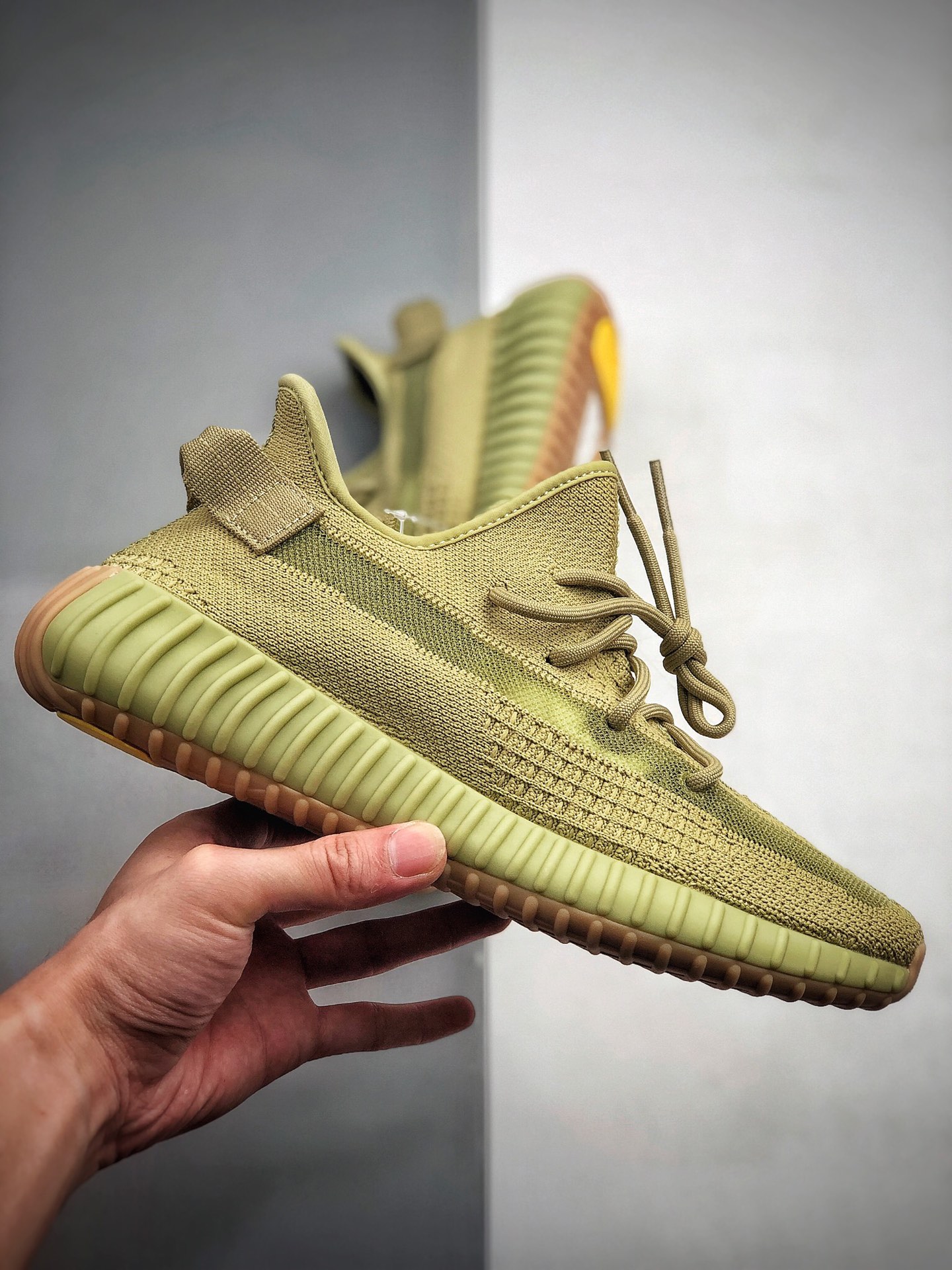 200 公司级真爆 Adidas Yeezy 350 Boost V2 抹茶绿 硫磺 FY5346