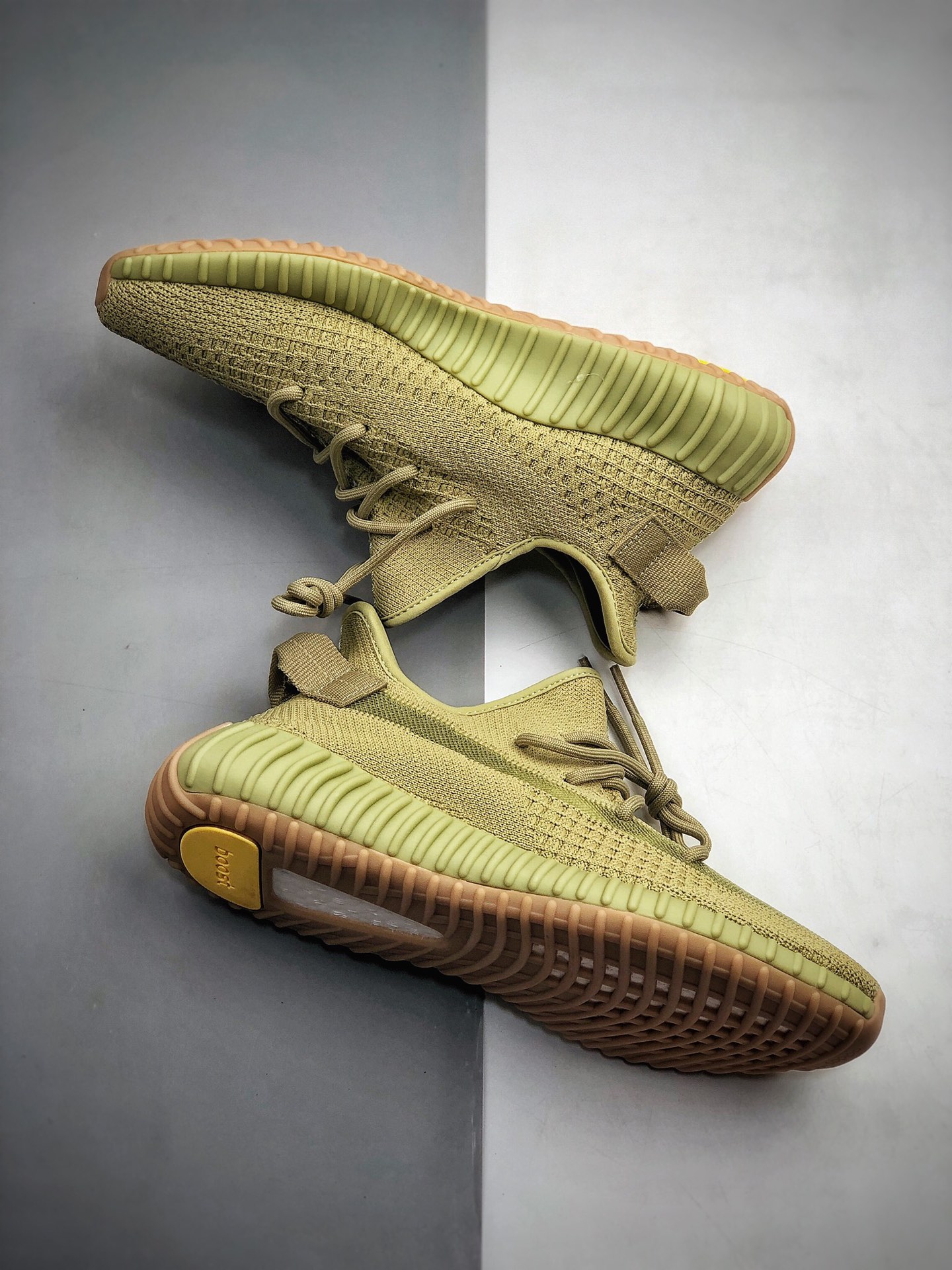 200 公司级真爆 Adidas Yeezy 350 Boost V2 抹茶绿 硫磺 FY5346