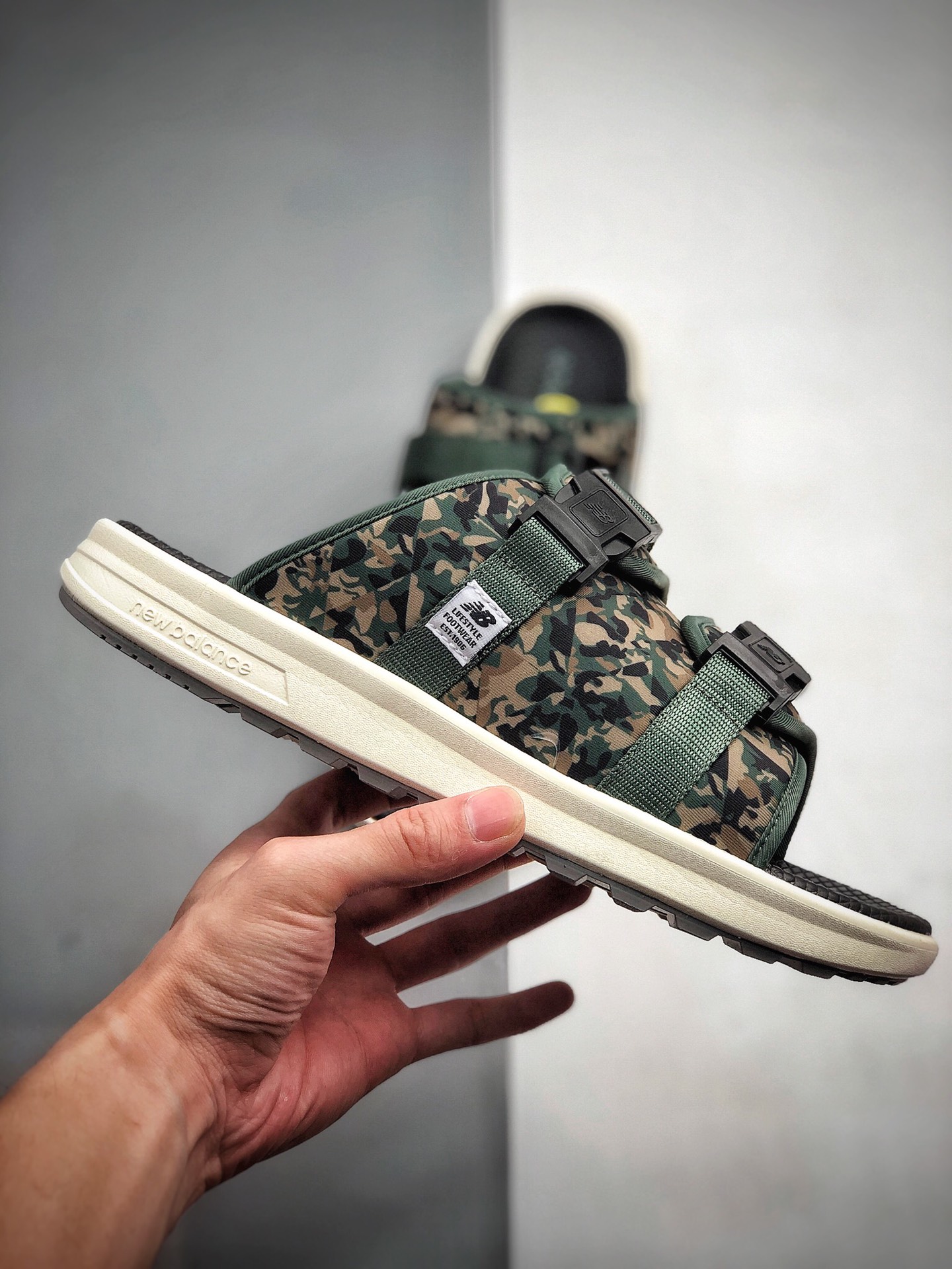 150 独家实拍 New Balance NB半拖 灰迷彩沙滩拖 官方2018最新款凉拖 专柜同批次  货号：SDL330BC