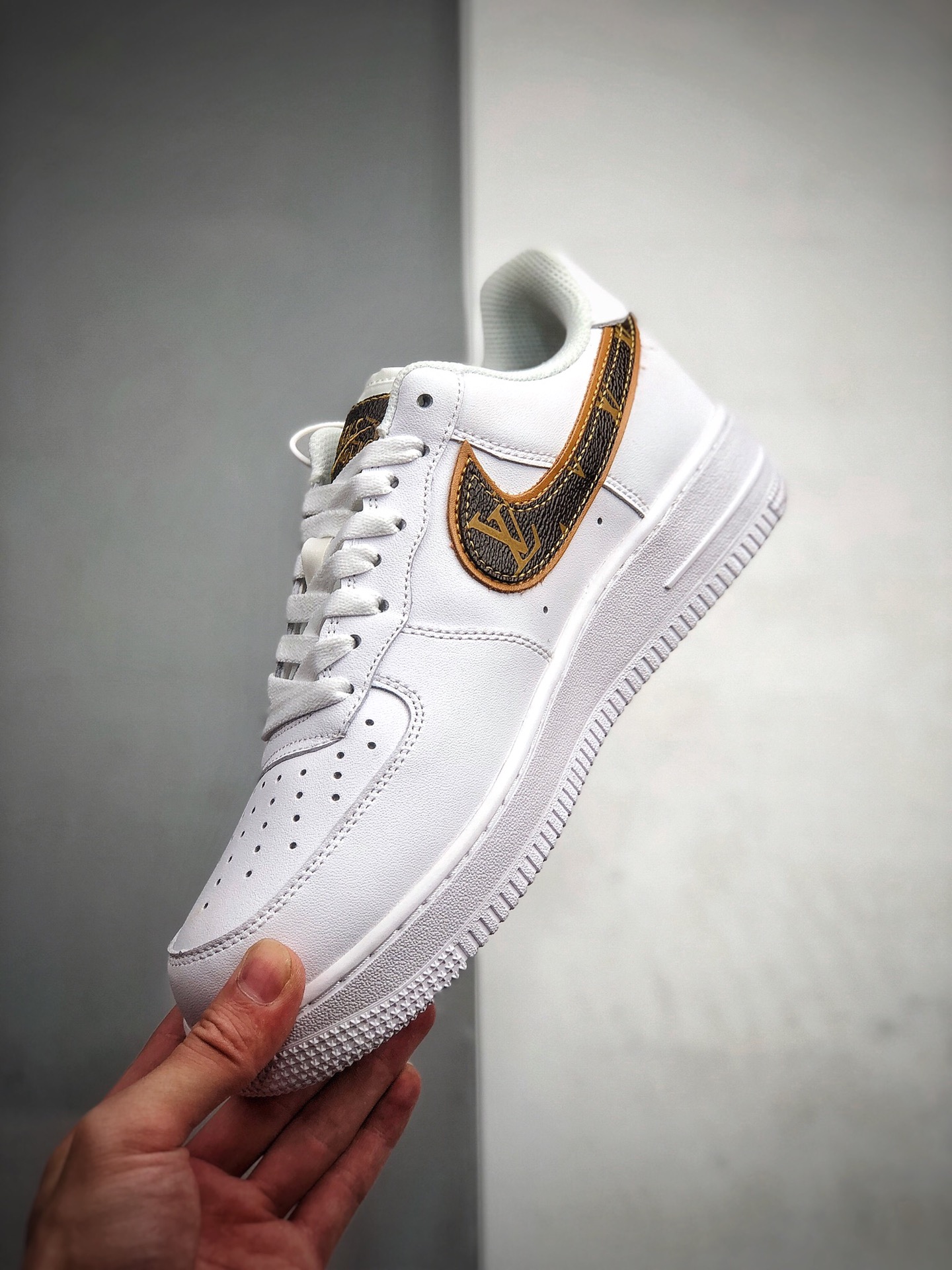 190 新配色“白咖啡LV三彩色”空军系列 路易威登 Louis Vuitton 耐克Nike Wmns Air Force 1 '07 Essential空军一号低帮经典百搭休闲运动板鞋 全掌air sole气垫 货号:AR7719-101