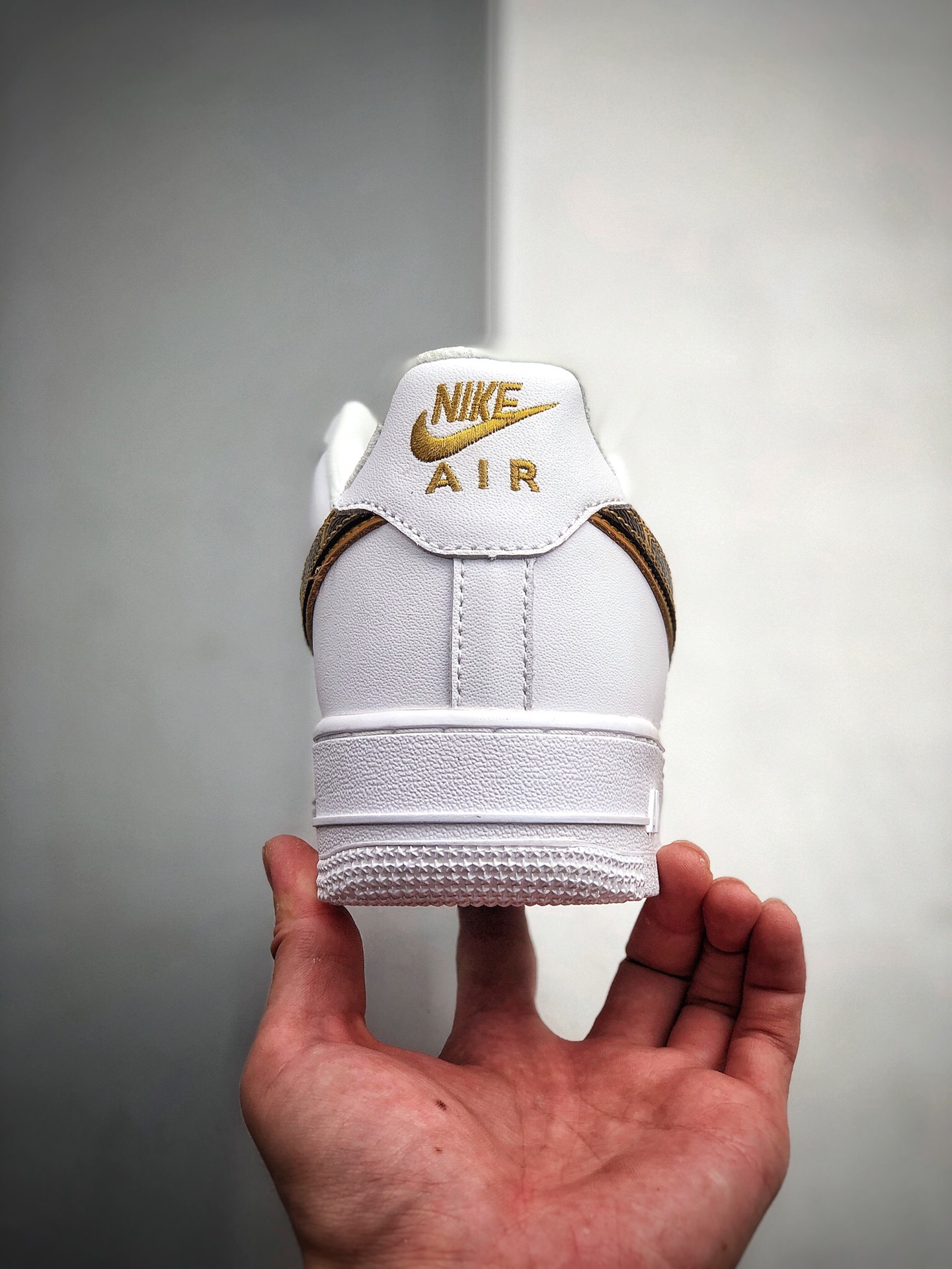 190 新配色“白咖啡LV三彩色”空军系列 路易威登 Louis Vuitton 耐克Nike Wmns Air Force 1 '07 Essential空军一号低帮经典百搭休闲运动板鞋 全掌air sole气垫 货号:AR7719-101