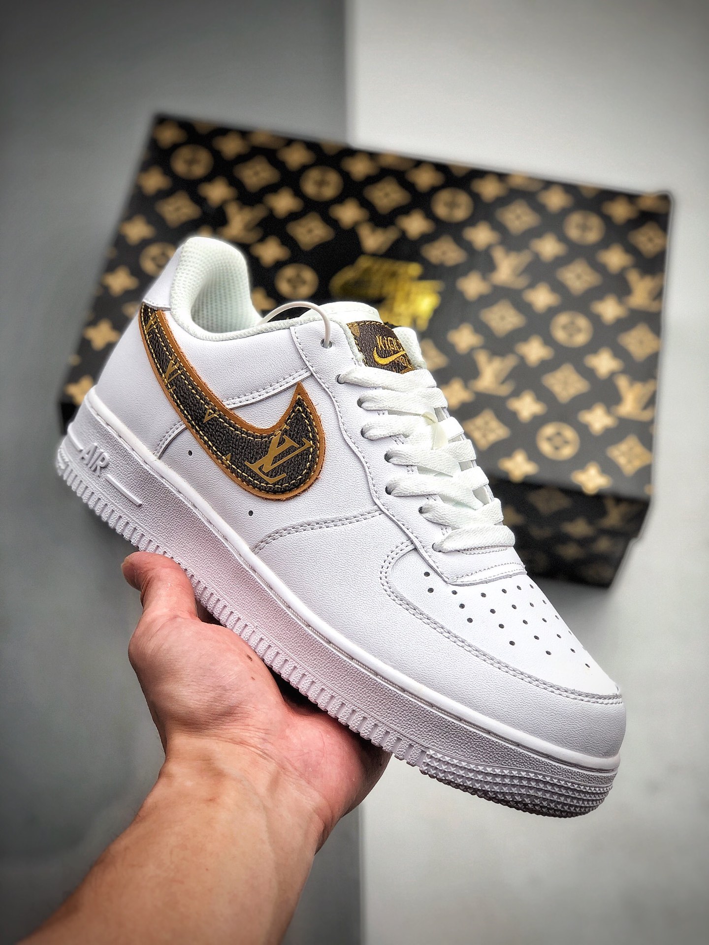 190 新配色“白咖啡LV三彩色”空军系列 路易威登 Louis Vuitton 耐克Nike Wmns Air Force 1 '07 Essential空军一号低帮经典百搭休闲运动板鞋 全掌air sole气垫 货号:AR7719-101