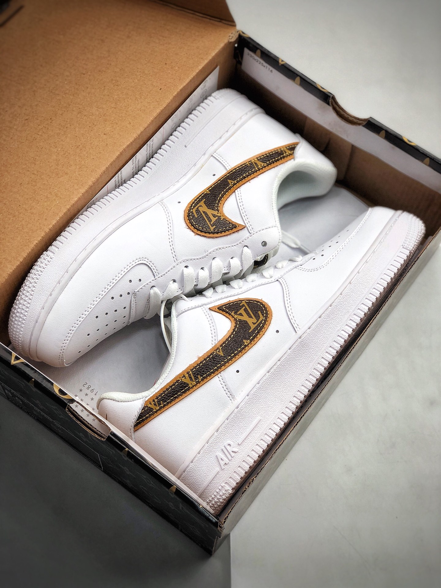 190 新配色“白咖啡LV三彩色”空军系列 路易威登 Louis Vuitton 耐克Nike Wmns Air Force 1 '07 Essential空军一号低帮经典百搭休闲运动板鞋 全掌air sole气垫 货号:AR7719-101