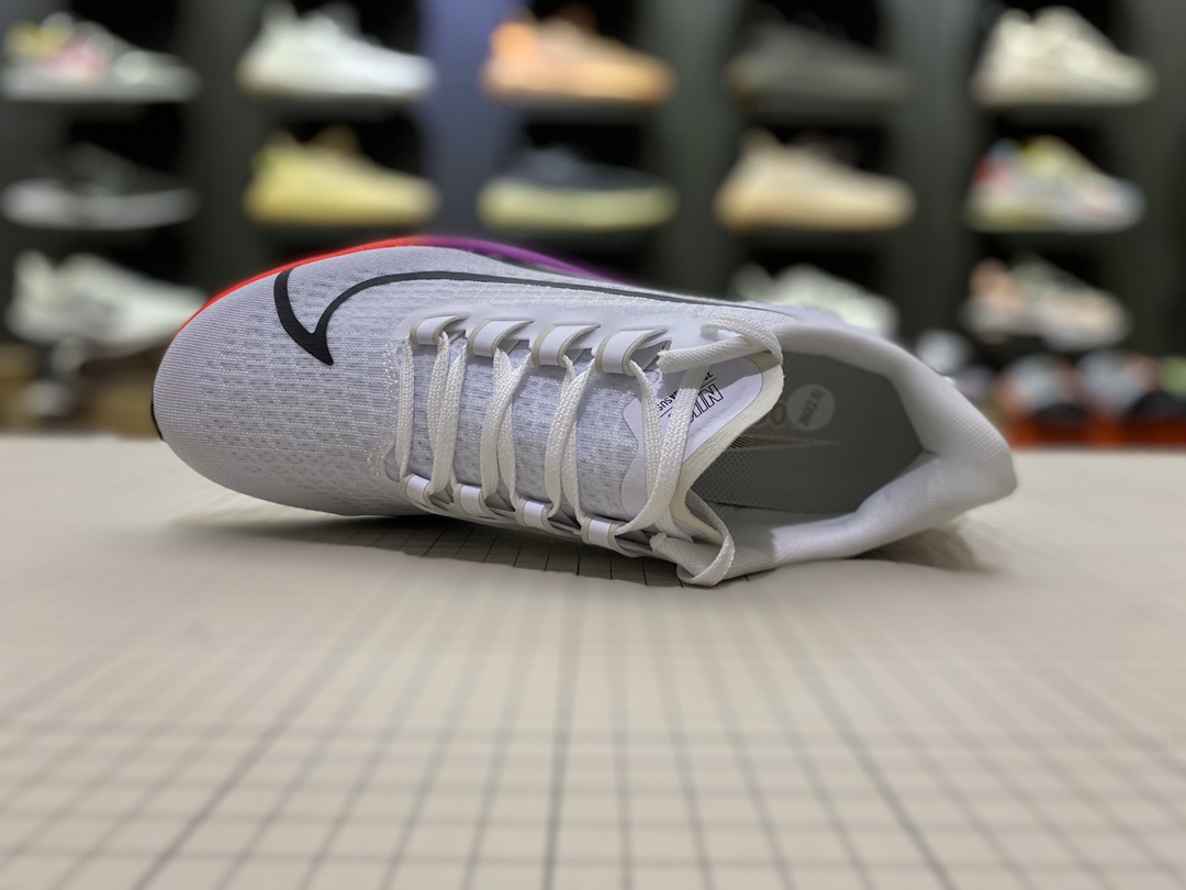 difference between mens and female nike zoom shoes