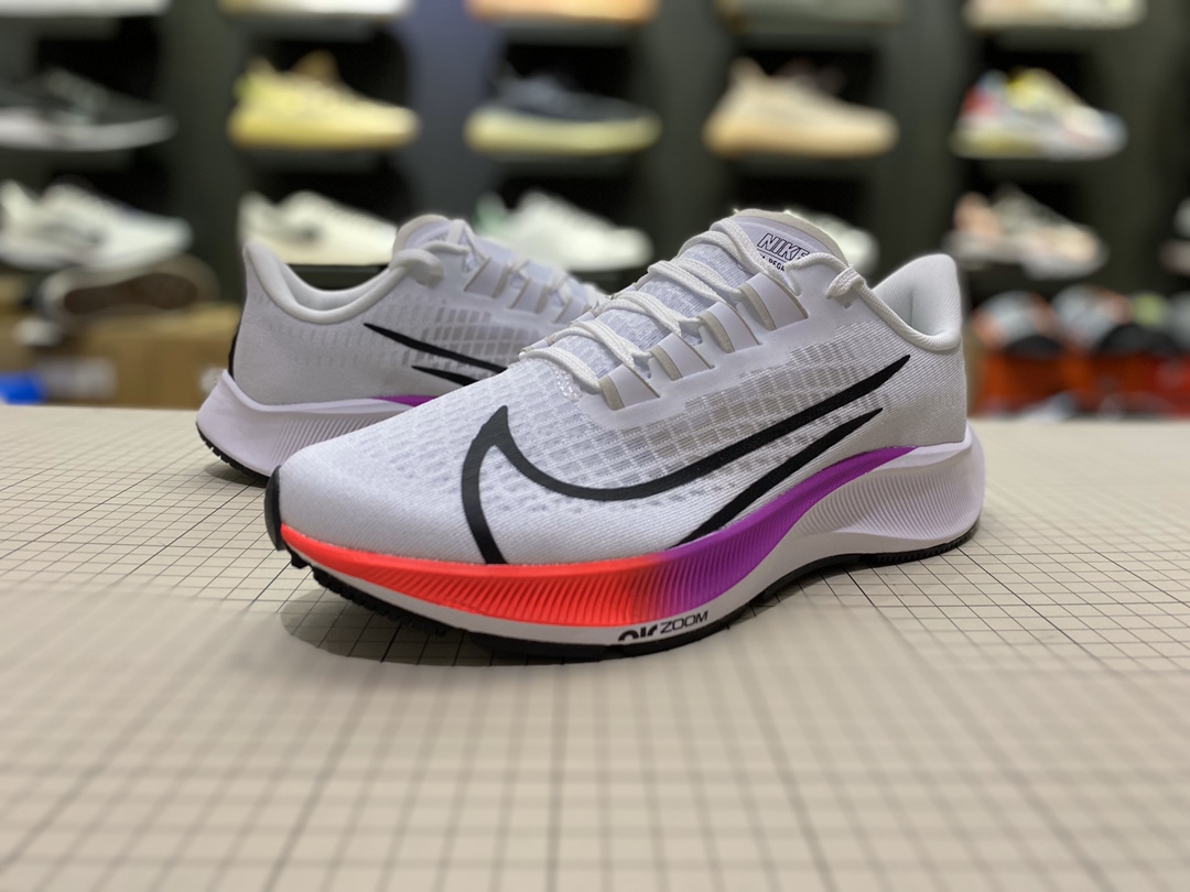difference between mens and female nike zoom shoes