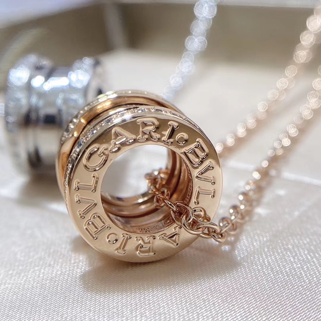 ❗️经典爆款❗️☀

BVLGARI宝格丽经典款弹簧带钻项链  ☀

BVLGARI字印全部采用CNC 龙虾扣也有BVLGARI专柜刻字 细节做工精致