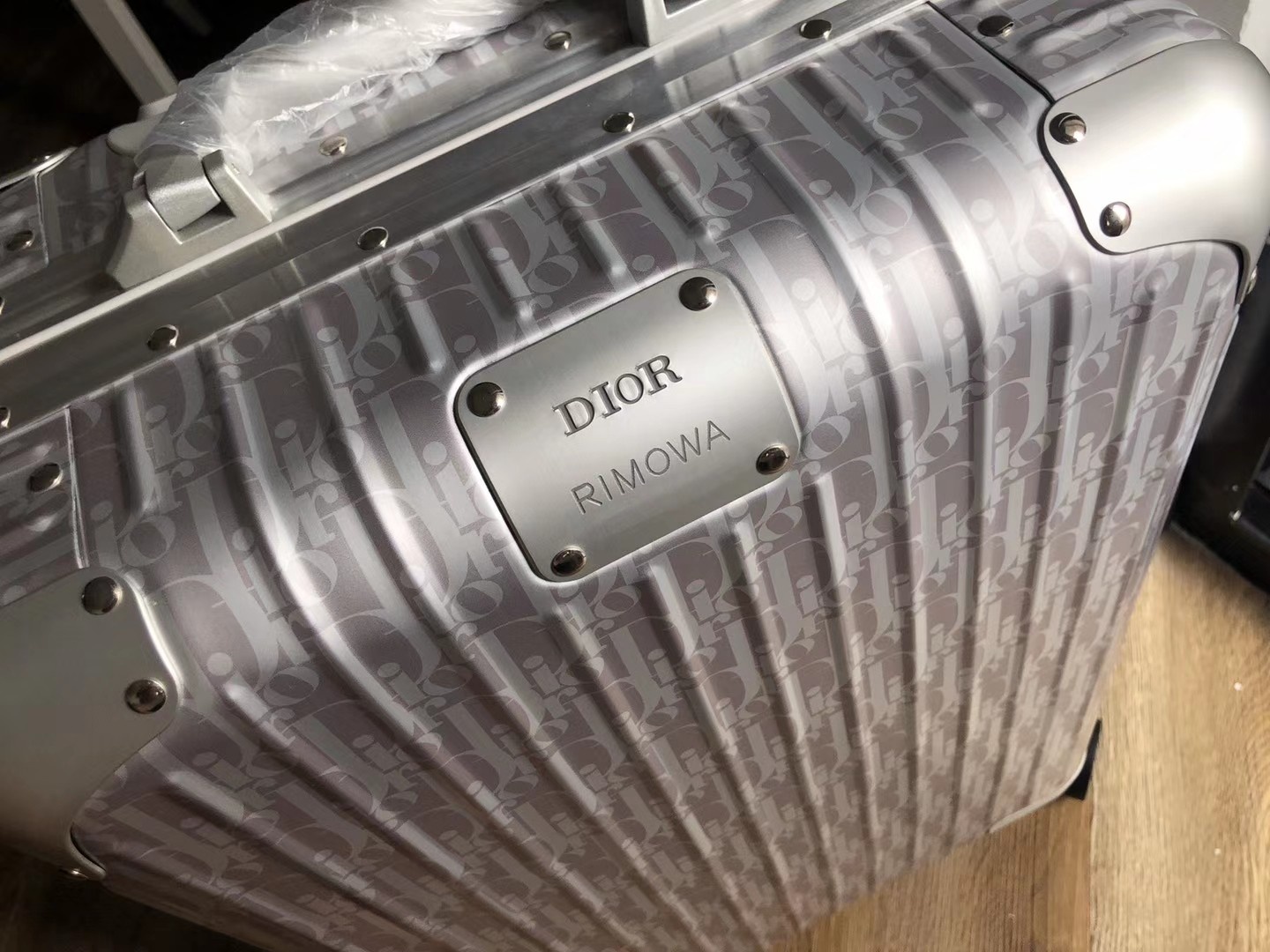 Rimowa x Dior Cabin Suitcase Aluminum Trolley Limited Edition Gray 3 a1591617560596 8514