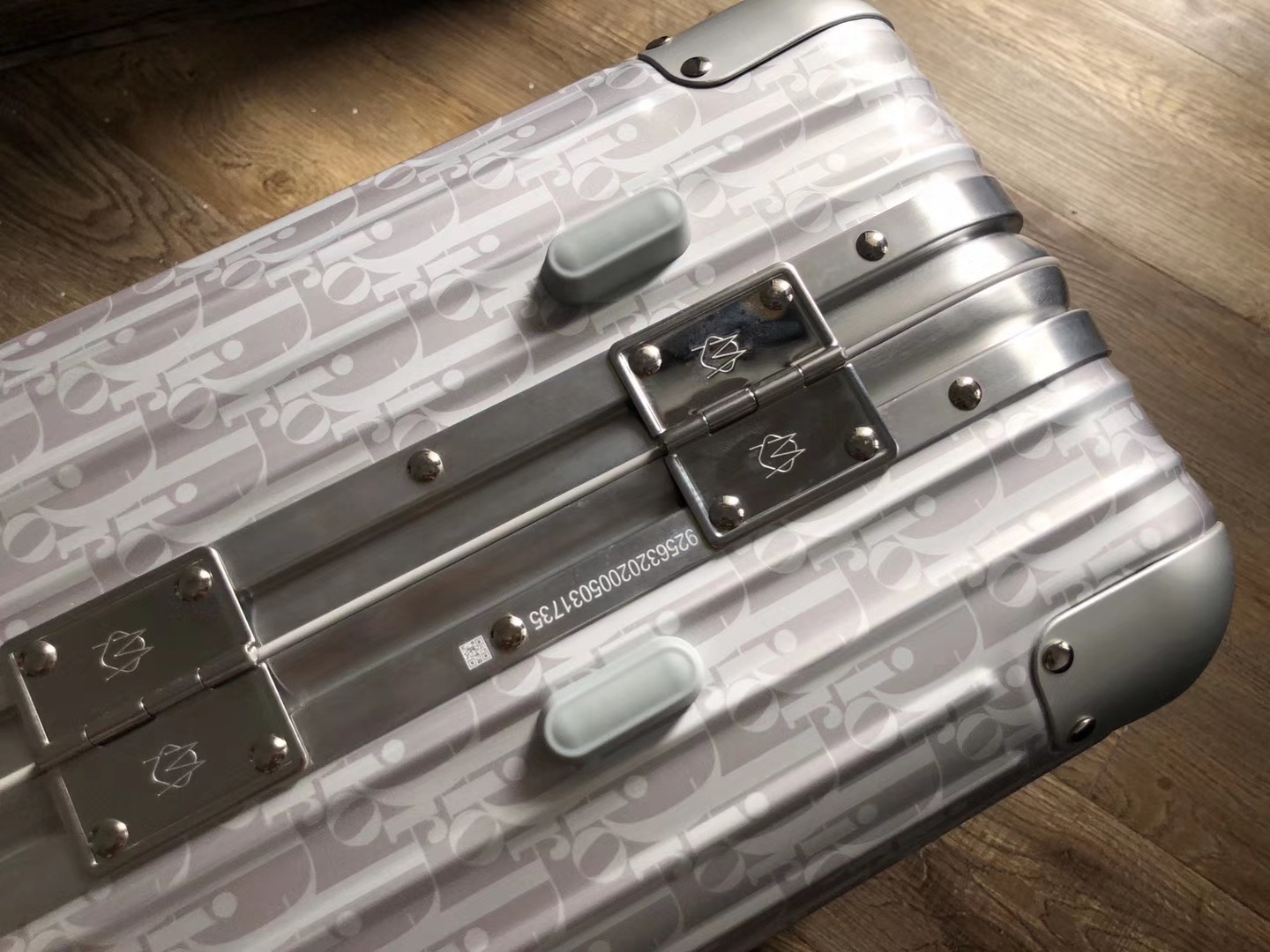 Rimowa x Dior Cabin Suitcase Aluminum Trolley Limited Edition Gray 5 a1591617561708 2636