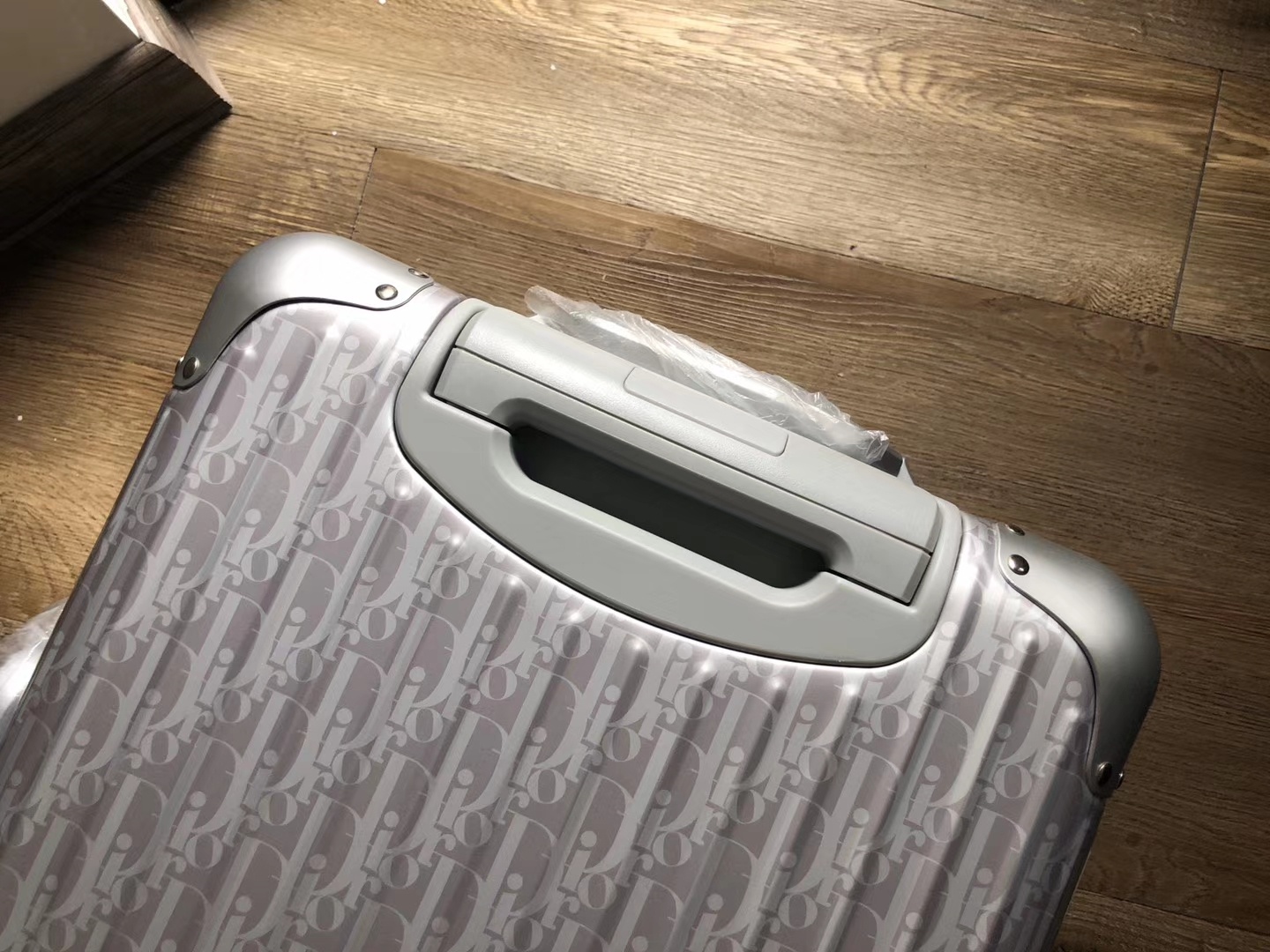 Rimowa x Dior Cabin Suitcase Aluminum Trolley Limited Edition Gray 8 a1591617563136 3651