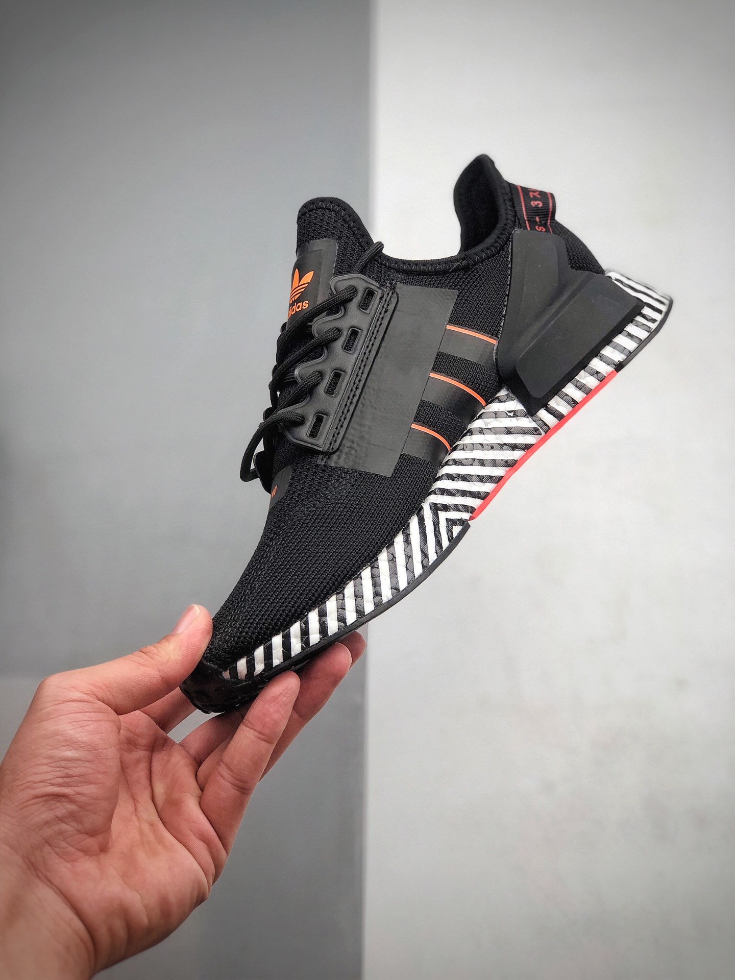 190 Adidas 阿达迪斯 NMD Boost 爆米花超中弹底 针织网面闲休跑步鞋  货号：FW6411