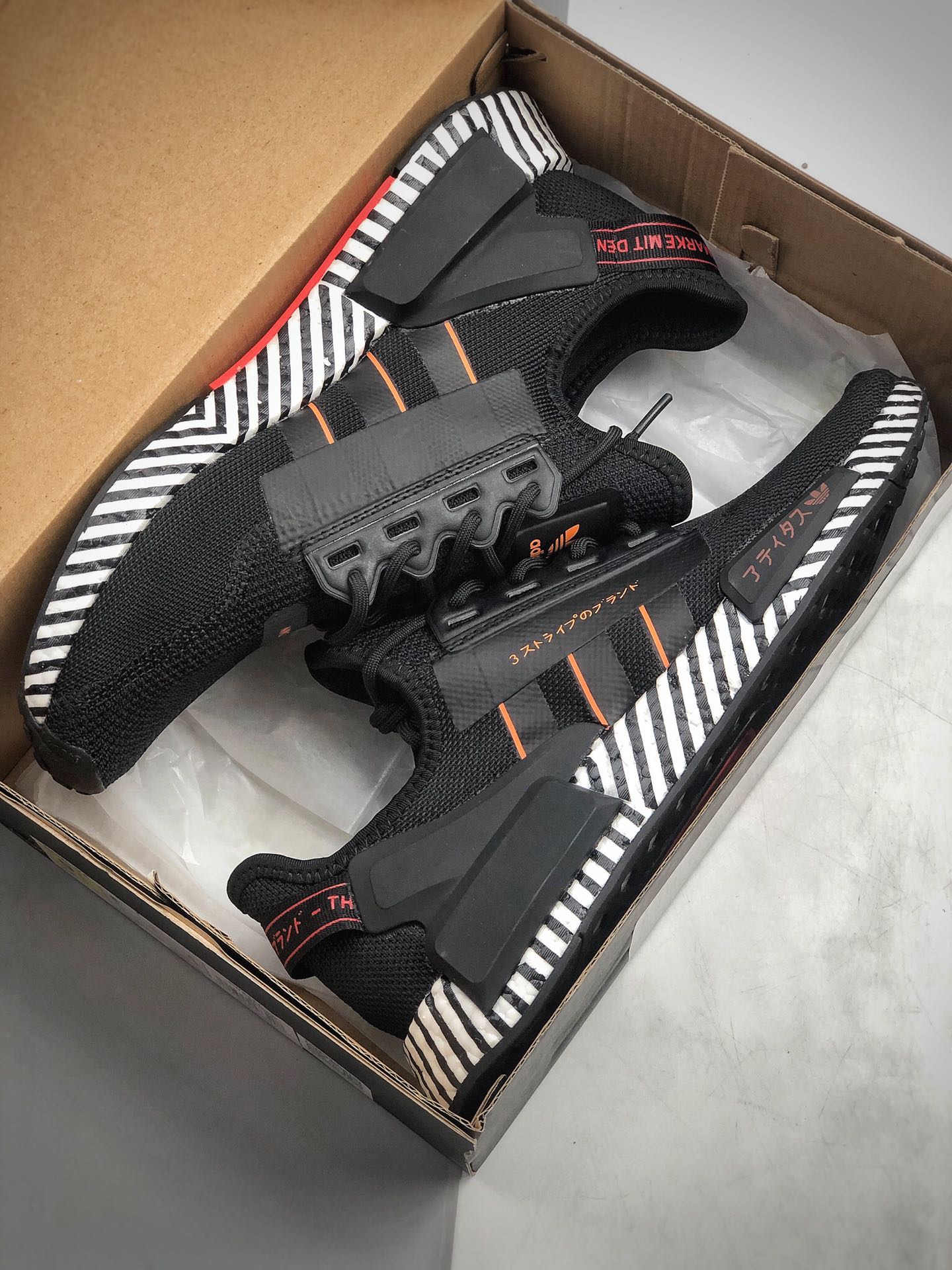 190 Adidas 阿达迪斯 NMD Boost 爆米花超中弹底 针织网面闲休跑步鞋  货号：FW6411