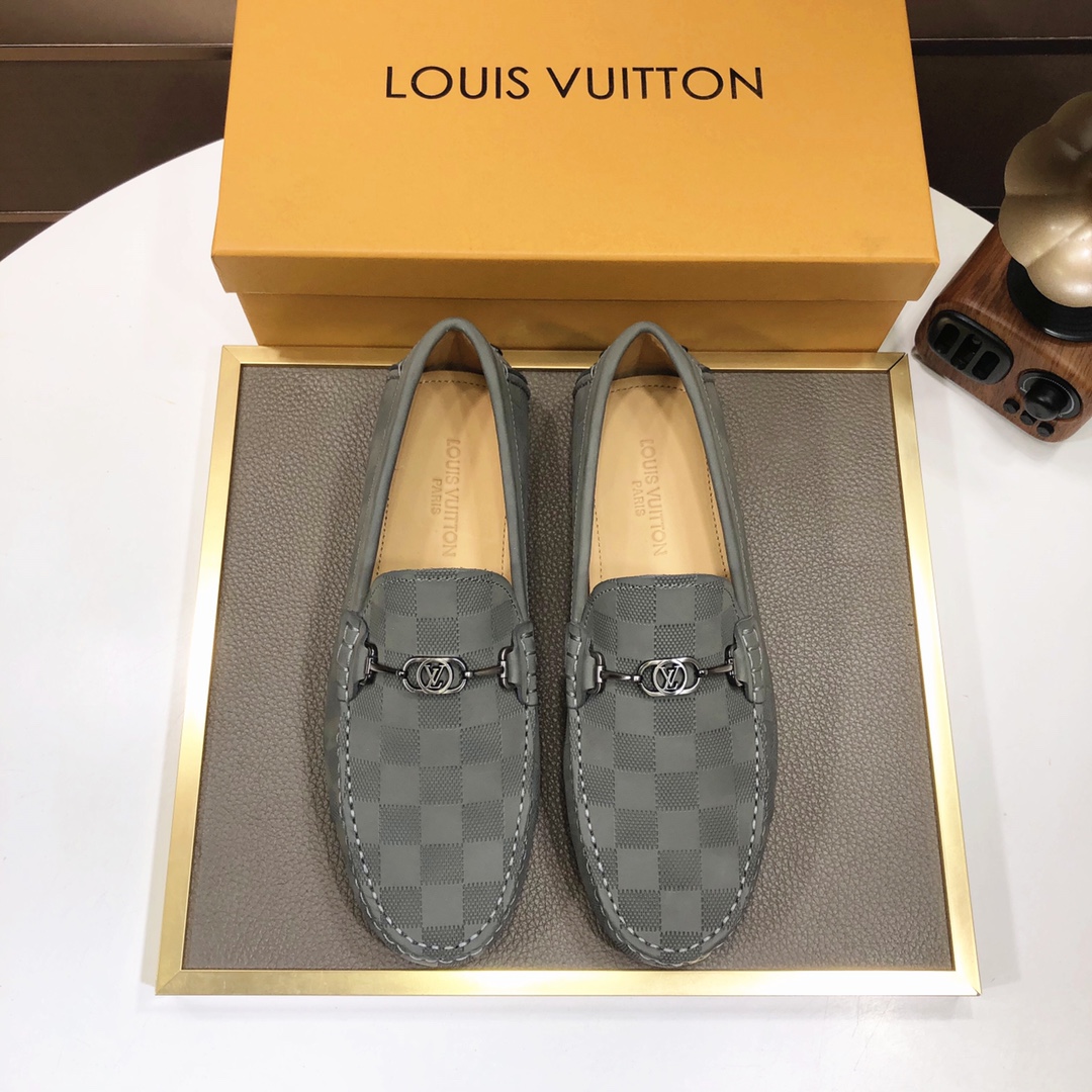 NO:358063,[LV Doudou Shoes] (water-dyed cowhide inner lining) new model is on the market, available on the official website, new Doudou shoes, processed into a unique color material, and the upper is imported cowhide material. The shoe body is wrapped in a mark line, imported original cowhide inner lining, delicate shoe shape is super suitable for versatile, size 38-44.,,louis vuitton,cowhide19860909【LV豆豆鞋】（水染牛皮内里）新款上市,官网有售,新款豆豆鞋,经过加工成为獨色材料,鞋面采用进口牛皮材料. 鞋身以马克线整体包边 ,进口原版牛皮内里,秀气的鞋型 超级适合百搭,码数38-44.,,louis vuitton,cowhide,Men's shoes